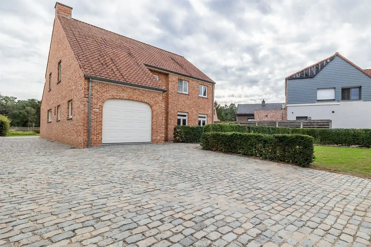 Instapklare, verrassend ruimle woning in landelijke omgeving foto 5