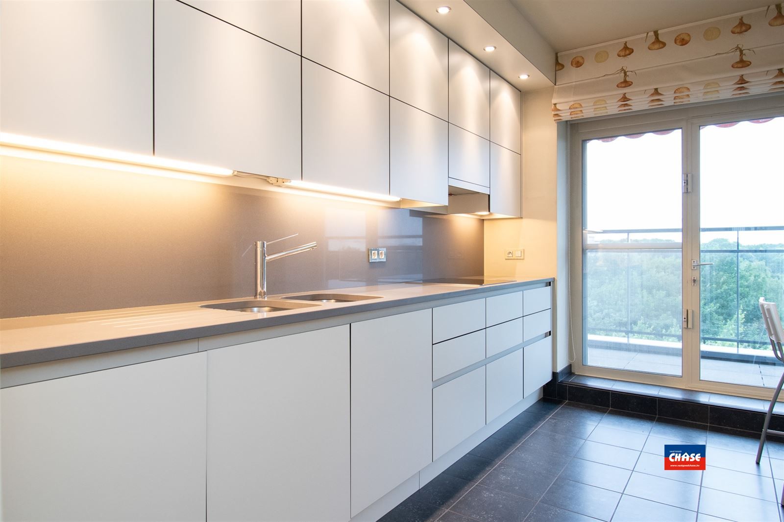 Ruim appartement met 2 slaapkamers & groot terras foto 8