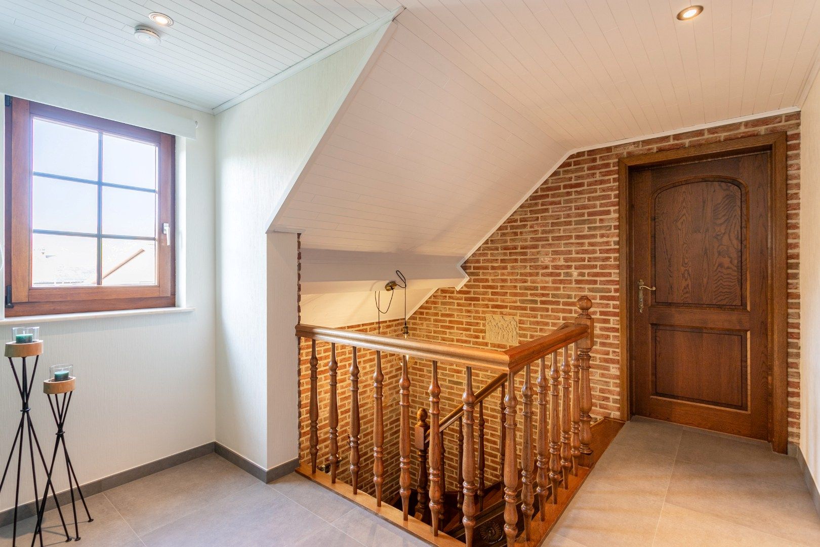 Charmante instapklare woning met 3 SLPKS, tuin & garage foto 17