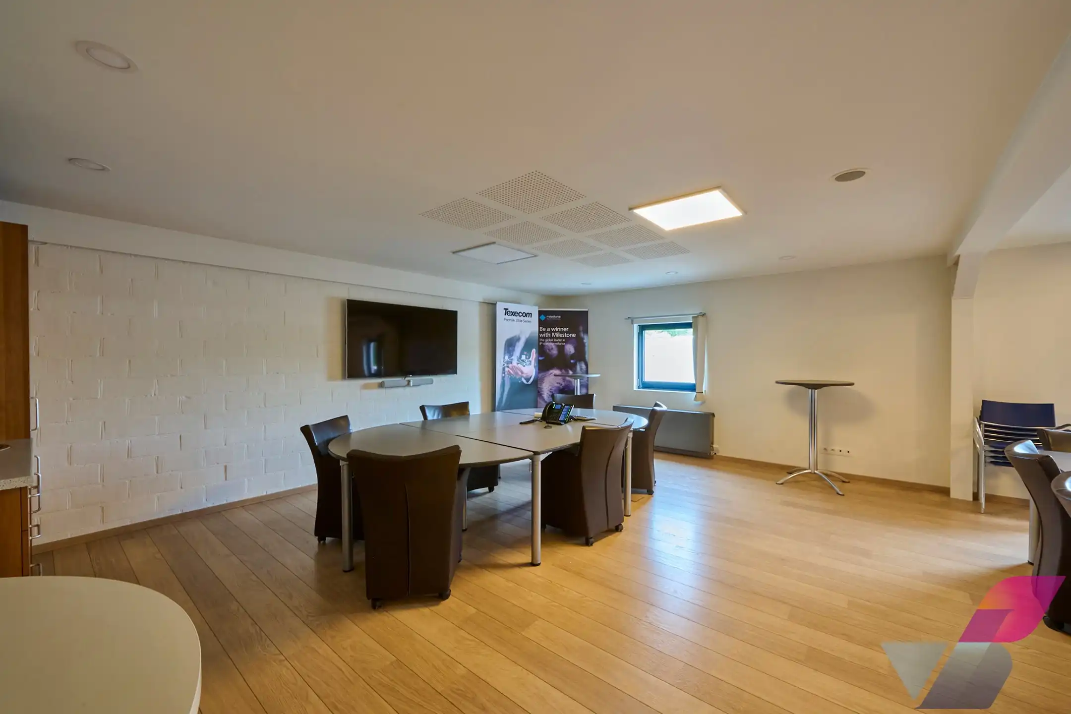 MULTIFUNCTIONEEL GEBOUW OP MOOIE ZICHTLOCATIE foto 14
