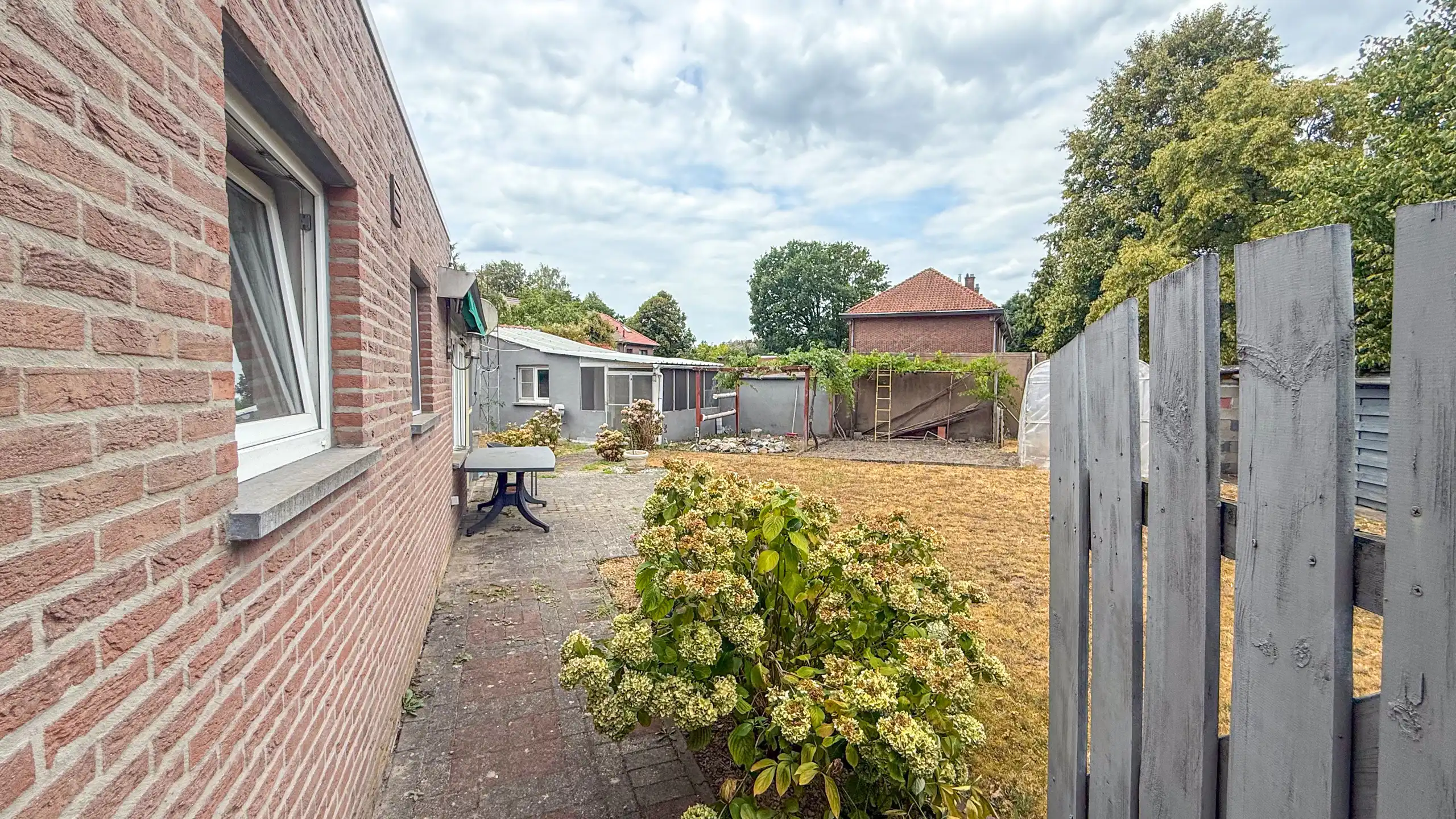 Halfopen woning met tuin, garage en 3 slaapkamers foto 36