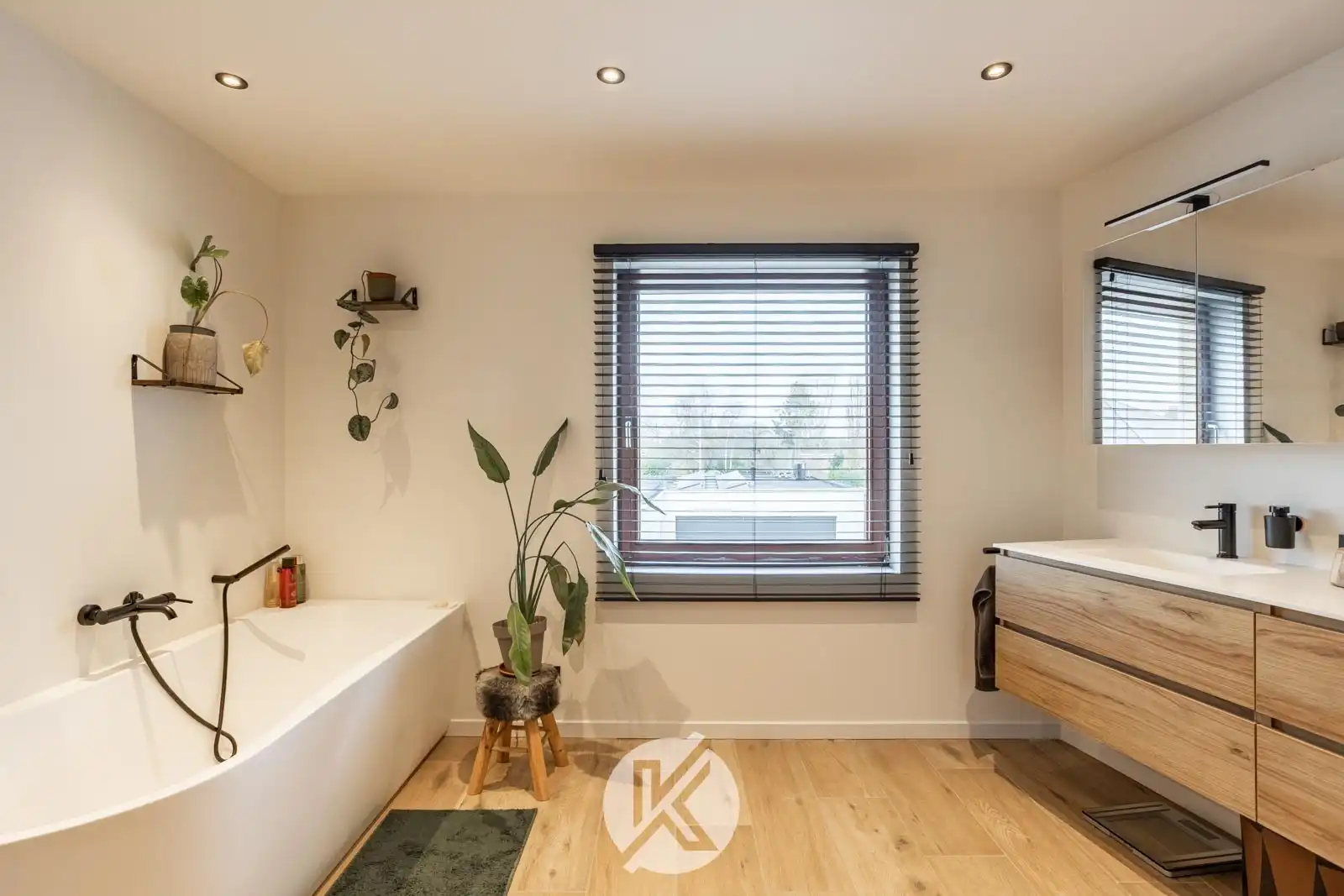 Centraal gelegen woning op een perceel van 10 are foto 17