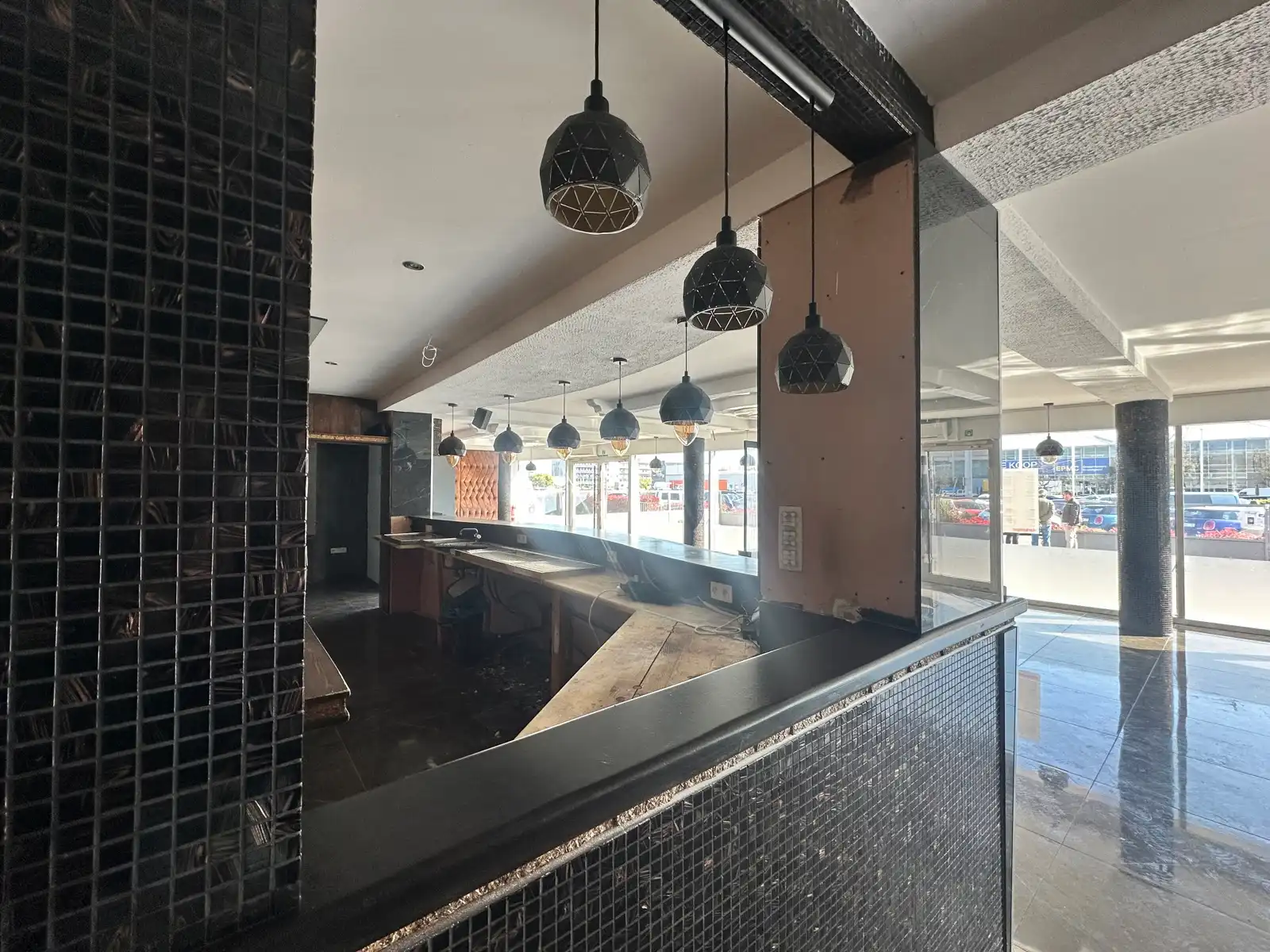 Zichtbare horecalocatie naast Kinepolis Antwerpen foto 6