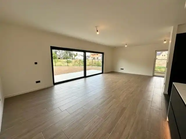 Comfortabele, hoog afgewerkte en energiezuinige nieuwbouwwoning gelegen in een rustige omgeving in Neeroeteren.  foto 7