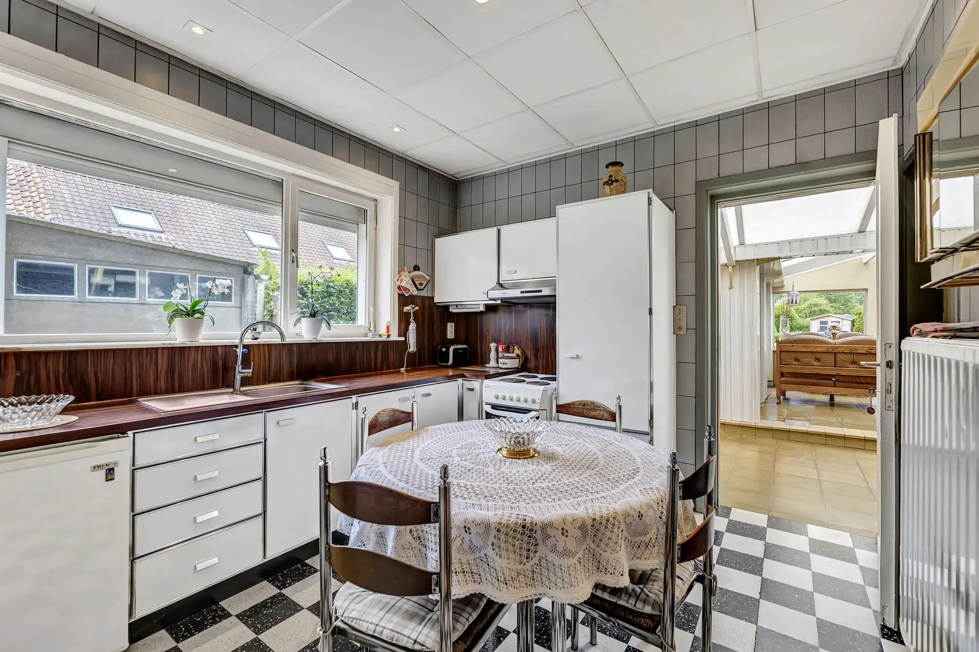 Te renoveren woning met extra entiteit en garage foto 6