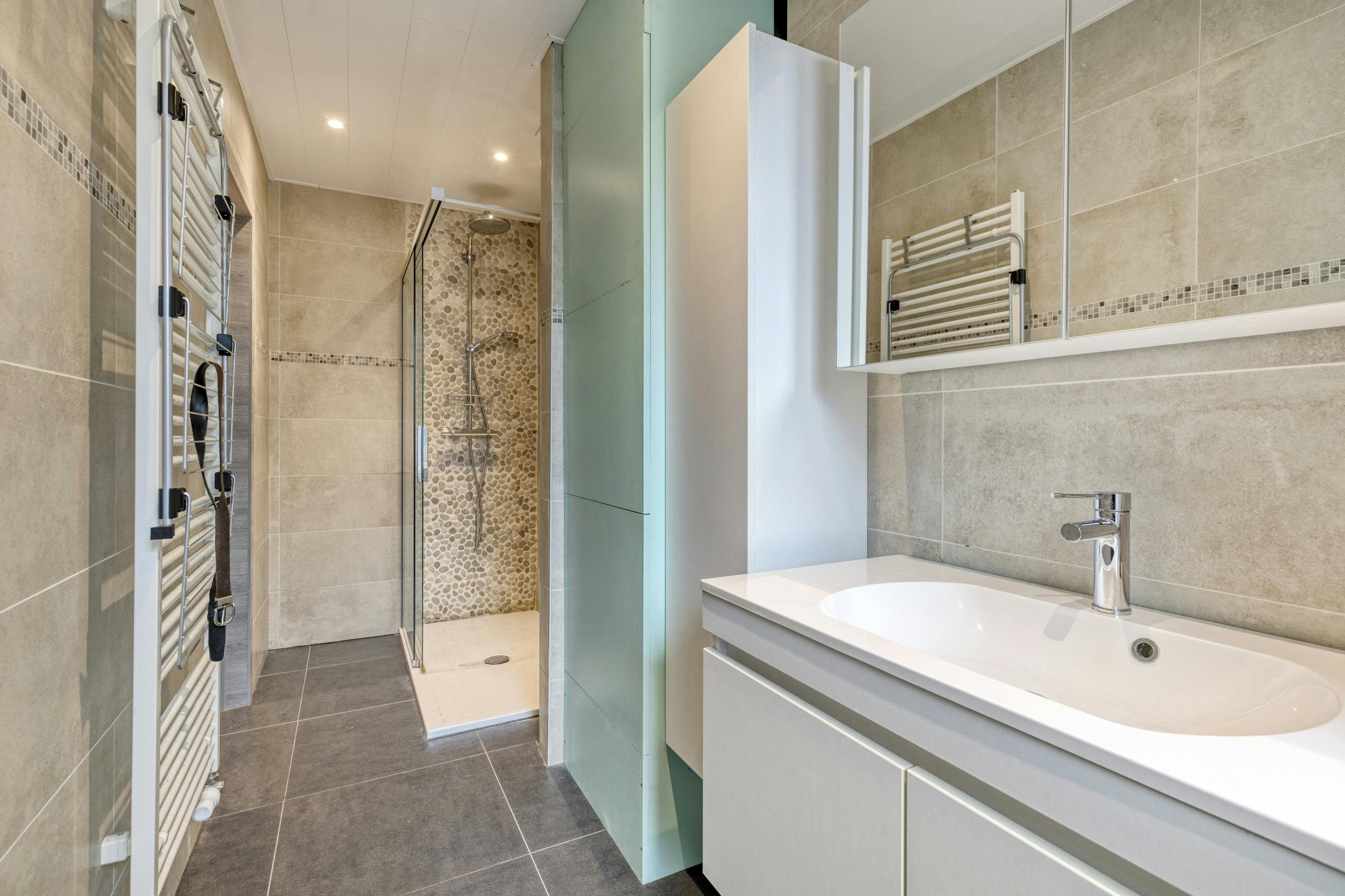 Gerenoveerd appartement (93m²) met zeer ruime tuin te De Panne foto 8