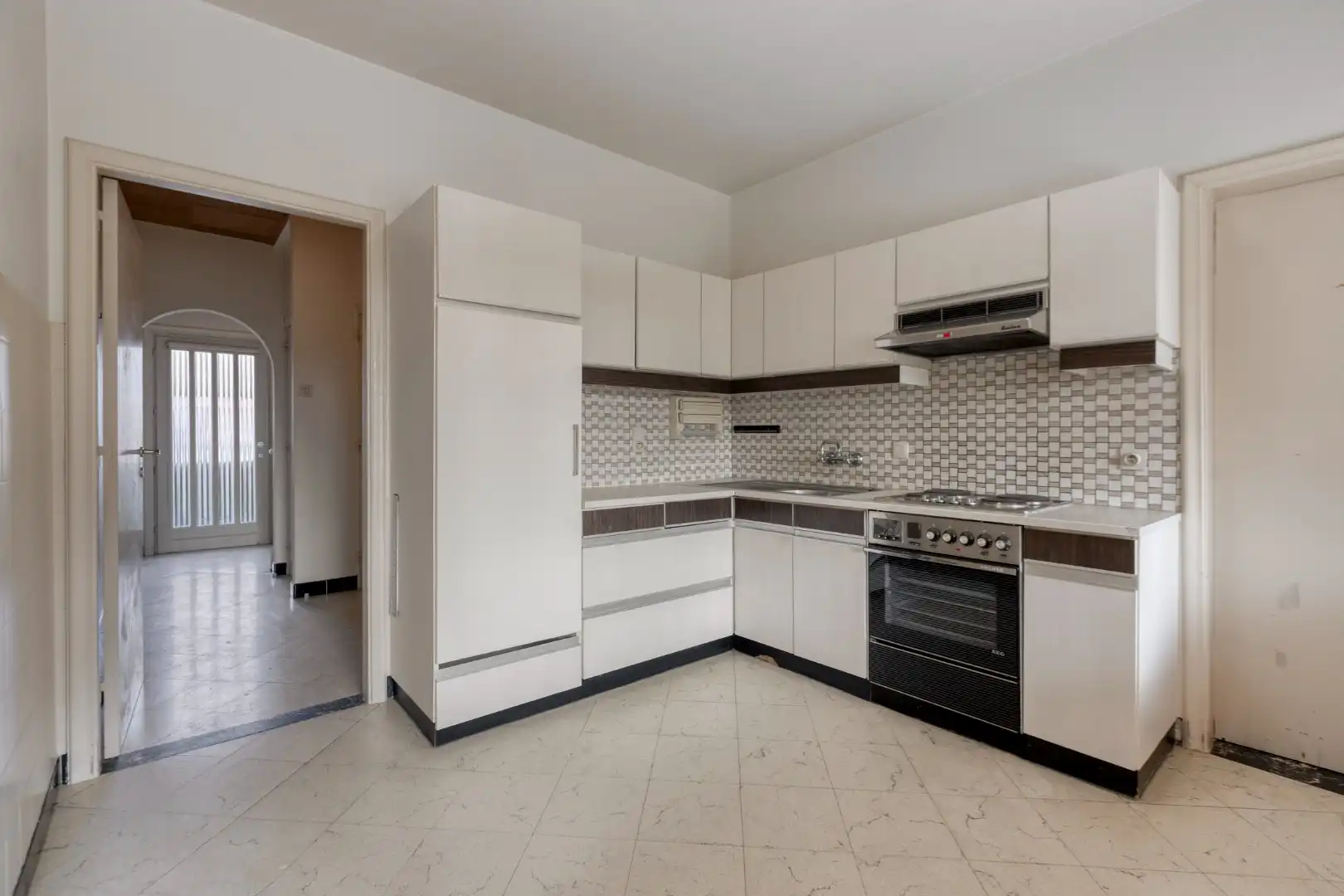 Gunstig gelegen woning met oa 3 slpks op een mooi perceel van 742 m². foto 8