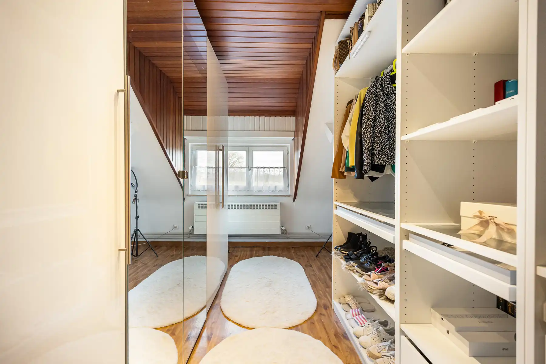 Verrassend ruime woning met 6 slaapkamers en 2 badkamers foto 20