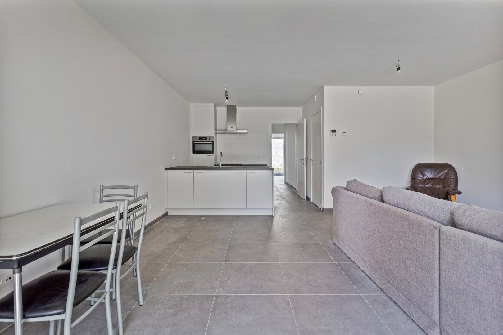 Recent appartement met 1 slpk en gezellig tuintje op wandelafstand van het centrum !  foto 6