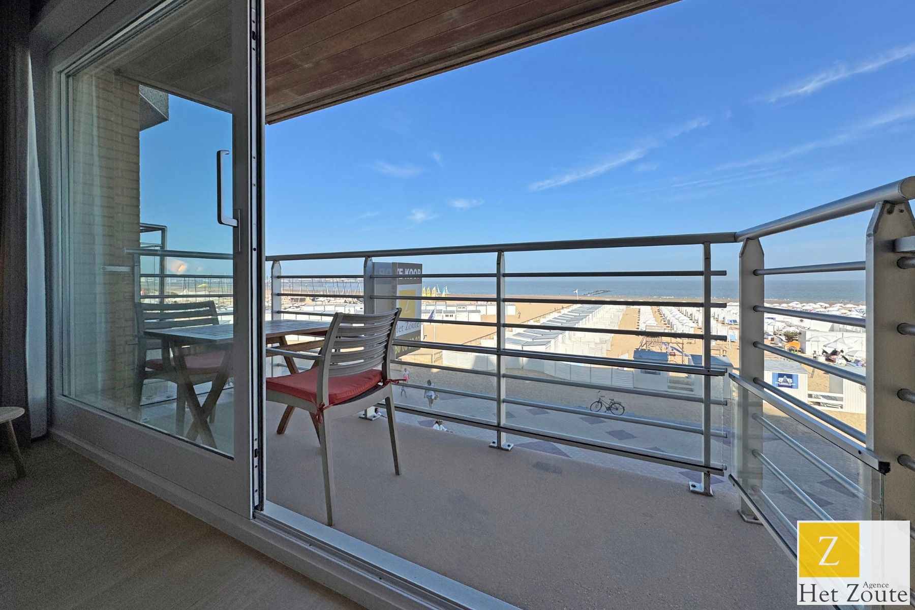 Appartement met frontaal zeezicht te Duinbergen foto 4