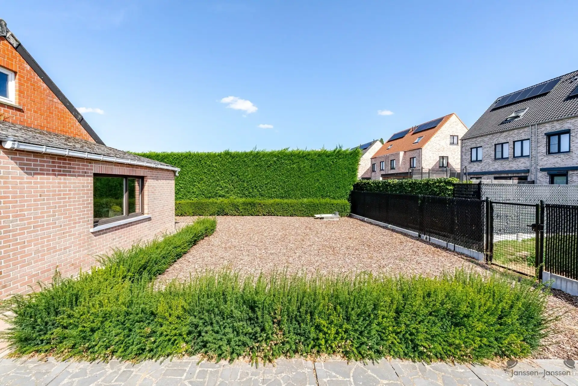 Ruime gezinswoning met extra werkplaats/atelier foto 27
