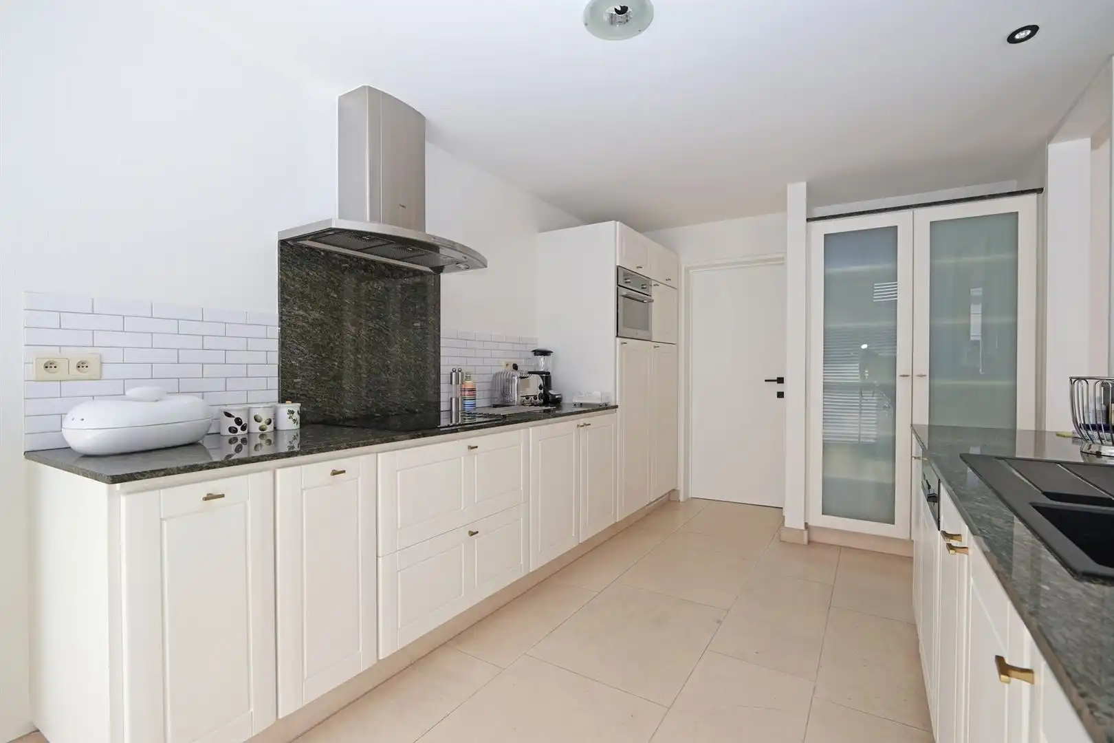 Instapklaar drie-slaapkamer appartement in het centrum foto 10