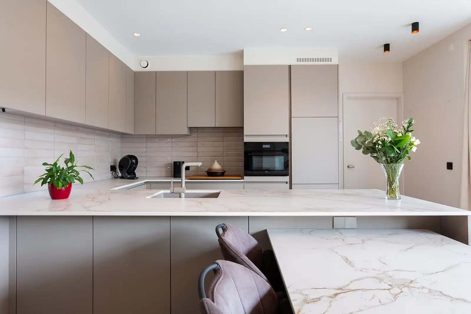 Stijlvol nieuwbouwappartement in idyllisch binnengebied foto 12
