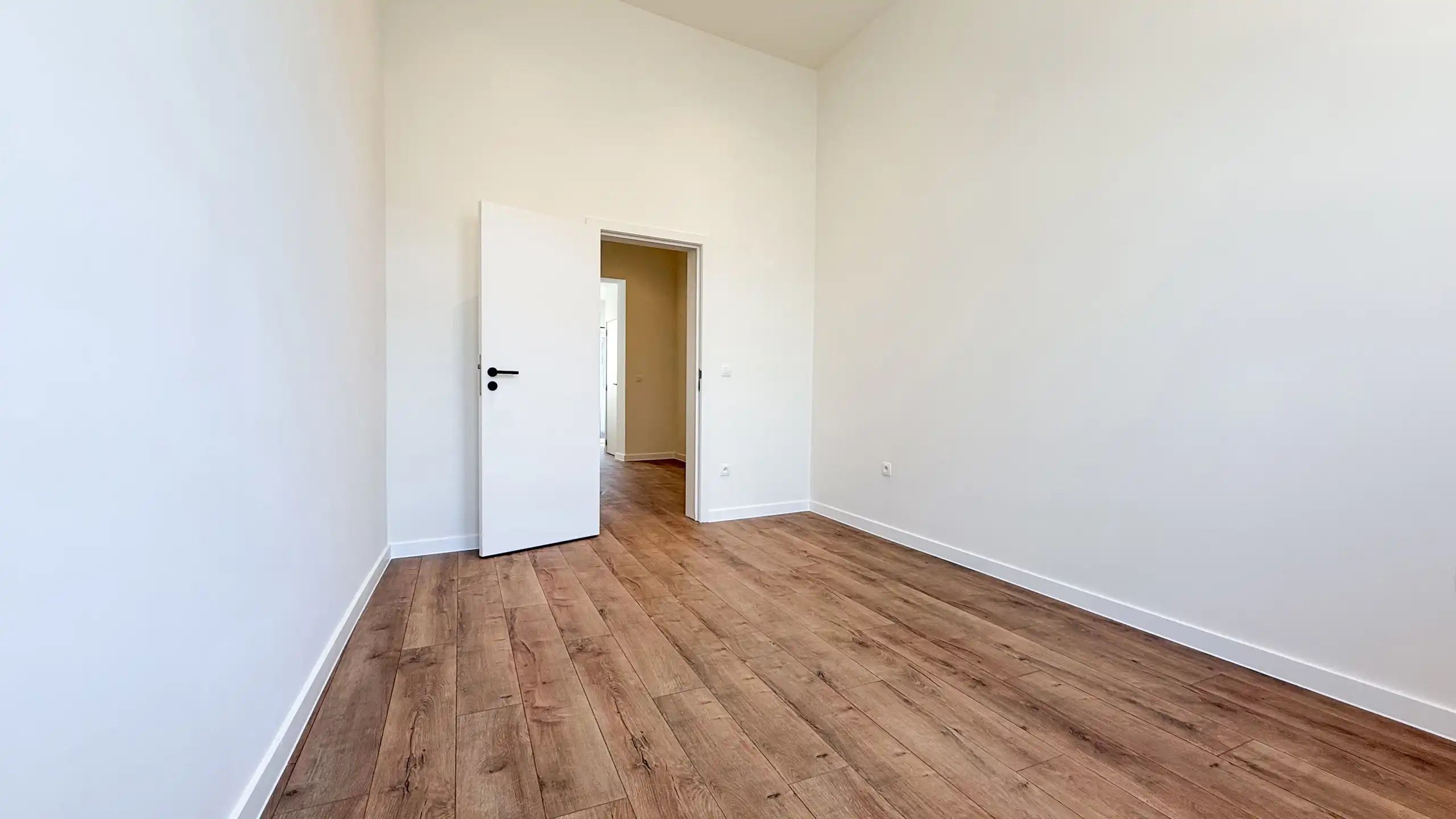 Unieke investeringspand, volledig vernieuwd, handel+ 2app! foto 35