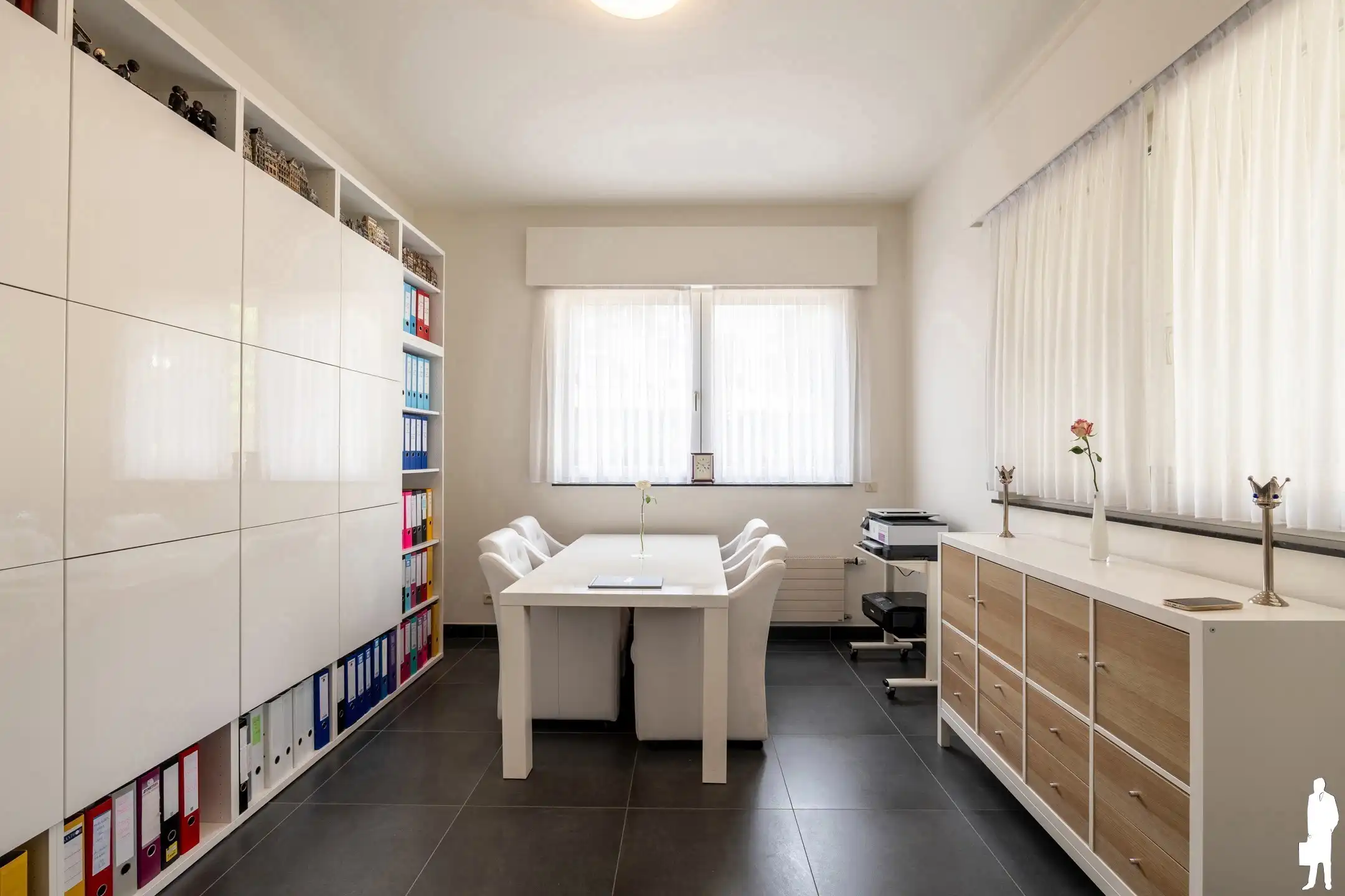 Riante villa (maar liefst 454m² woonopp.) vlakbij Nederland foto 8