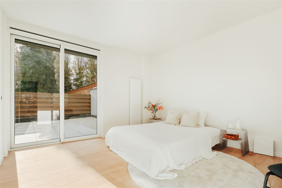 Luxueus gerenoveerd gelijkvloers appartement met 40m² terras foto 11