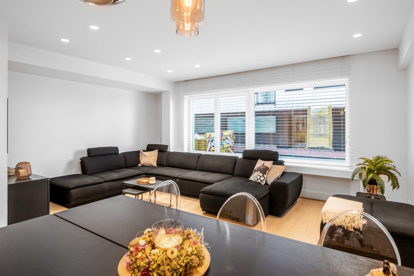 Luxueus gerenoveerd appartement met drie slaapkamers en lateraal zeezicht in het Zoute. foto 2