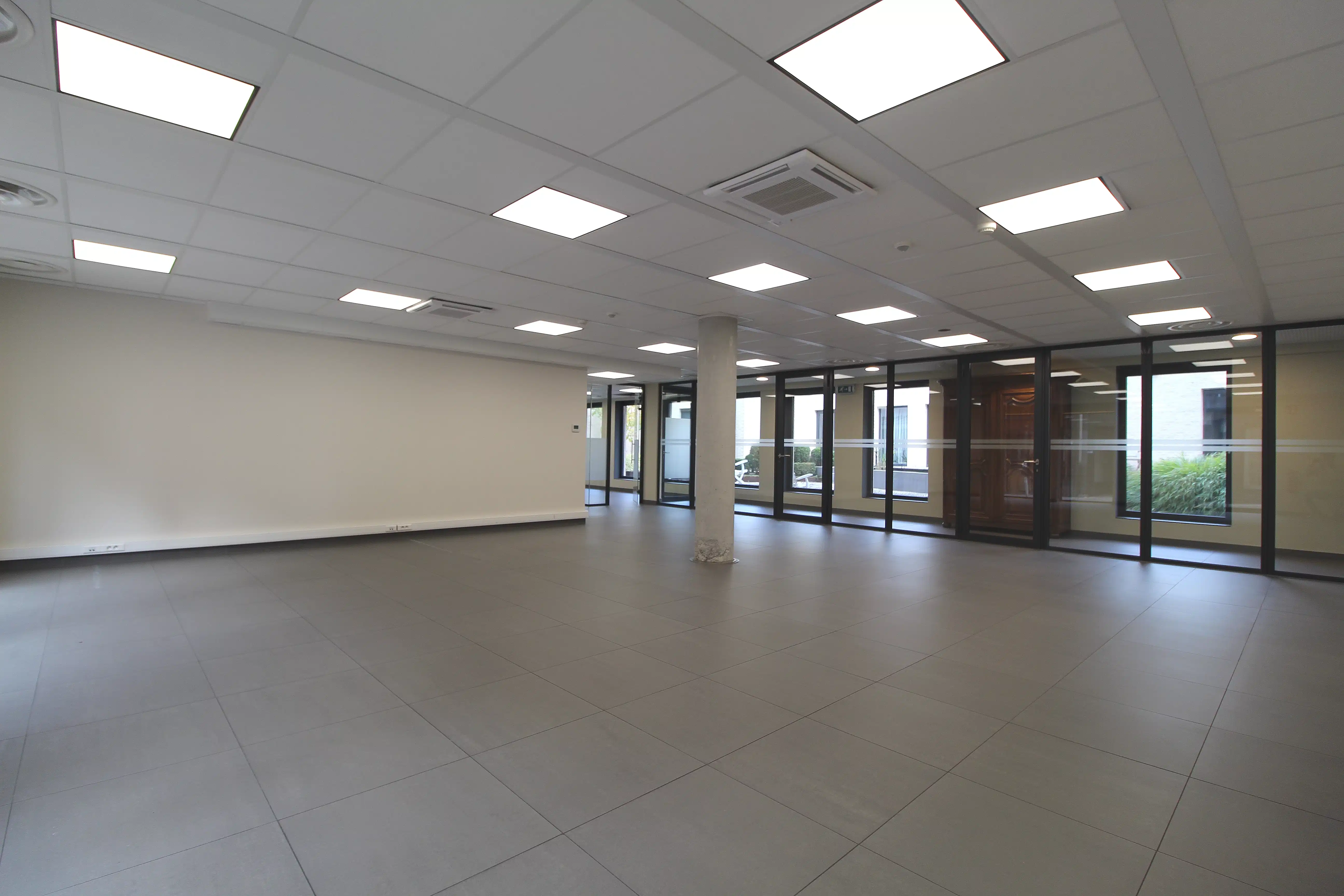 Uitstekende, centraal, gelegen kantoorruimte te Wetteren foto 2
