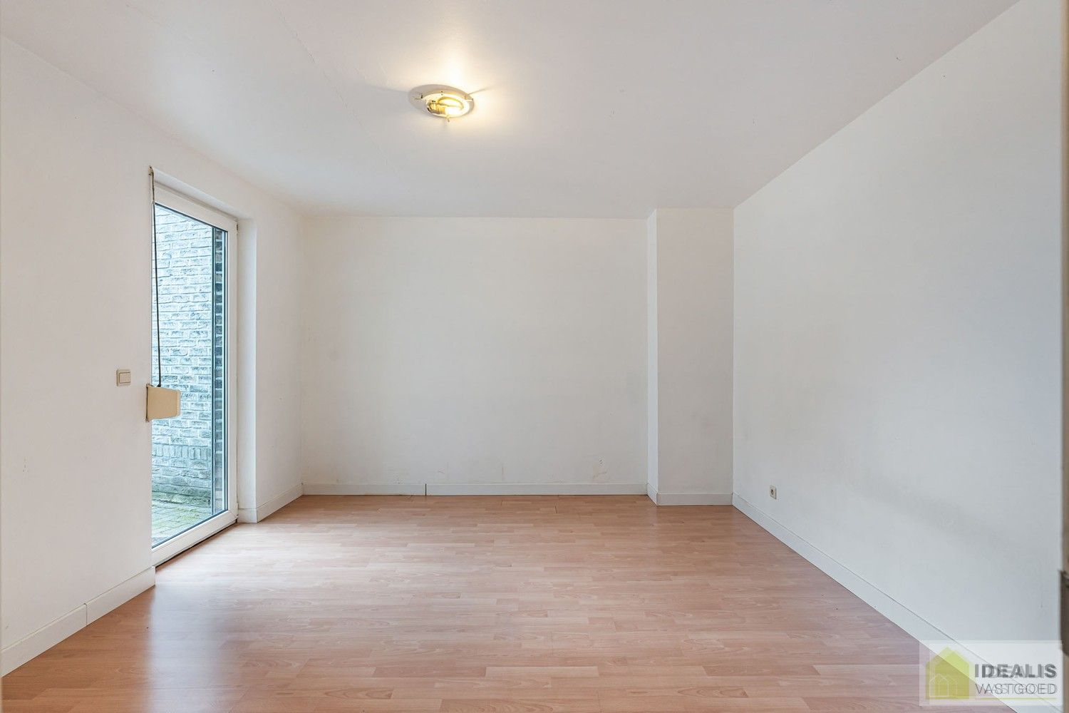 IDEALIS VASTGOED – INSTAPKLAAR GELIJKVLOERS APPARTEMENT MET LICHTRIJKE LEEFRUIMTE,  RUIME OPEN KEUKEN, BADKAMER, SLAAPKAMER EN AUTOSTAANPLAATS OP EEN GUNSTIGE LOCATIE NABIJ HET CENTRUM VAN PELT! foto 9