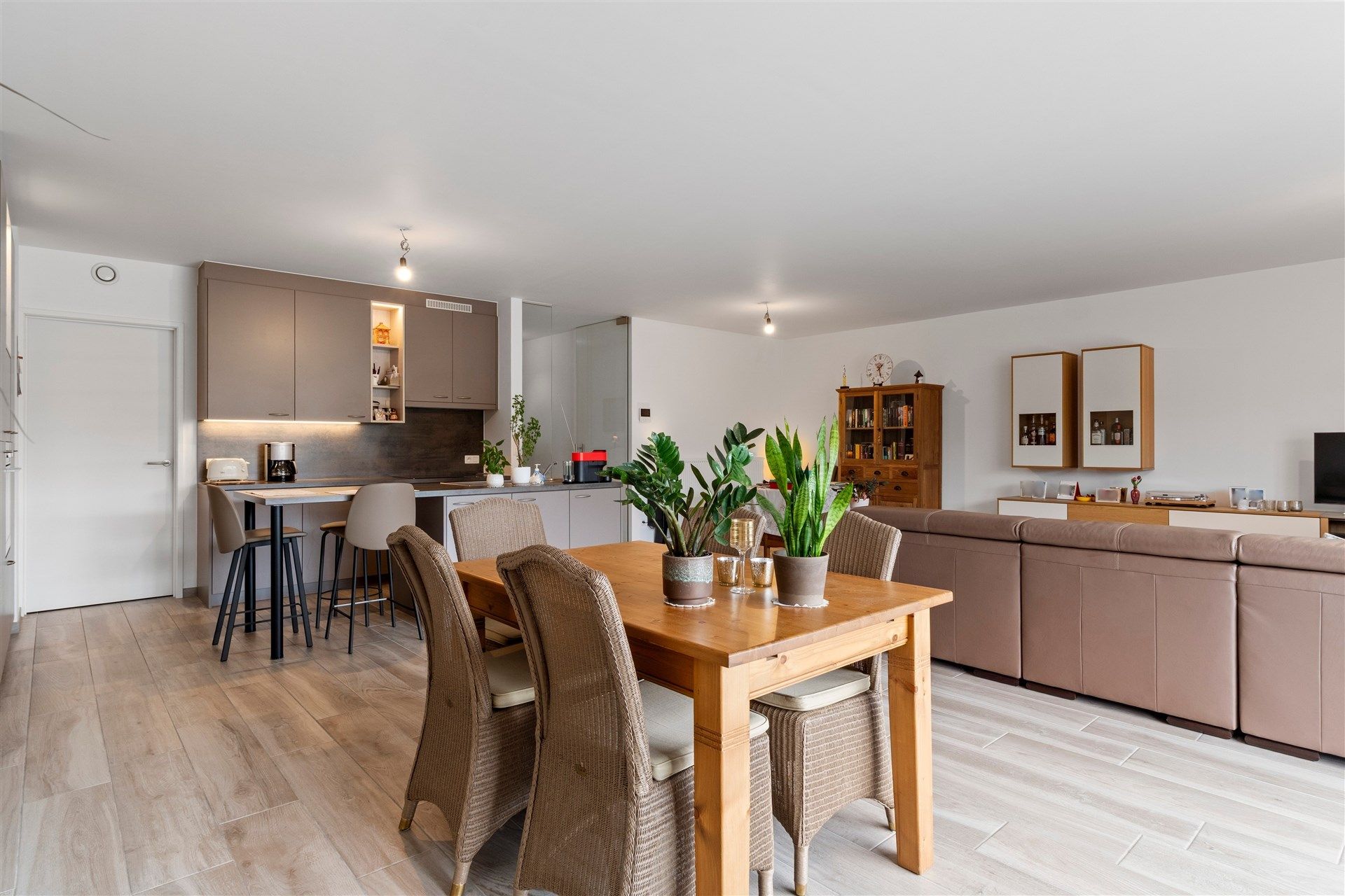Prachtig gelijkvloersappartement met ondergrondse staanplaats.  foto 8