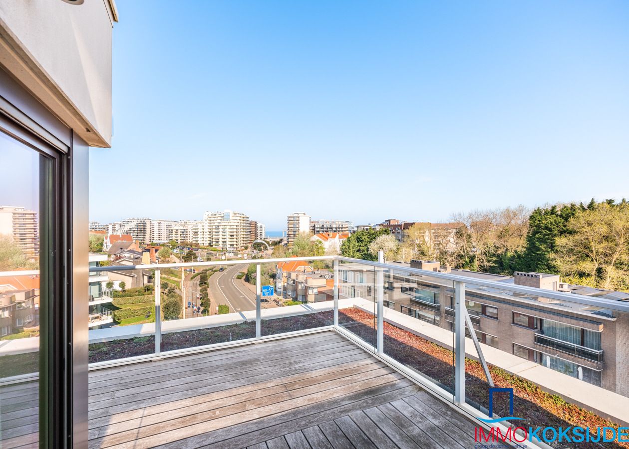 Prachtig penthouse met 2 slaapkamers en ruim terras vlakbij de Esplanade foto {{pictureIndex}}