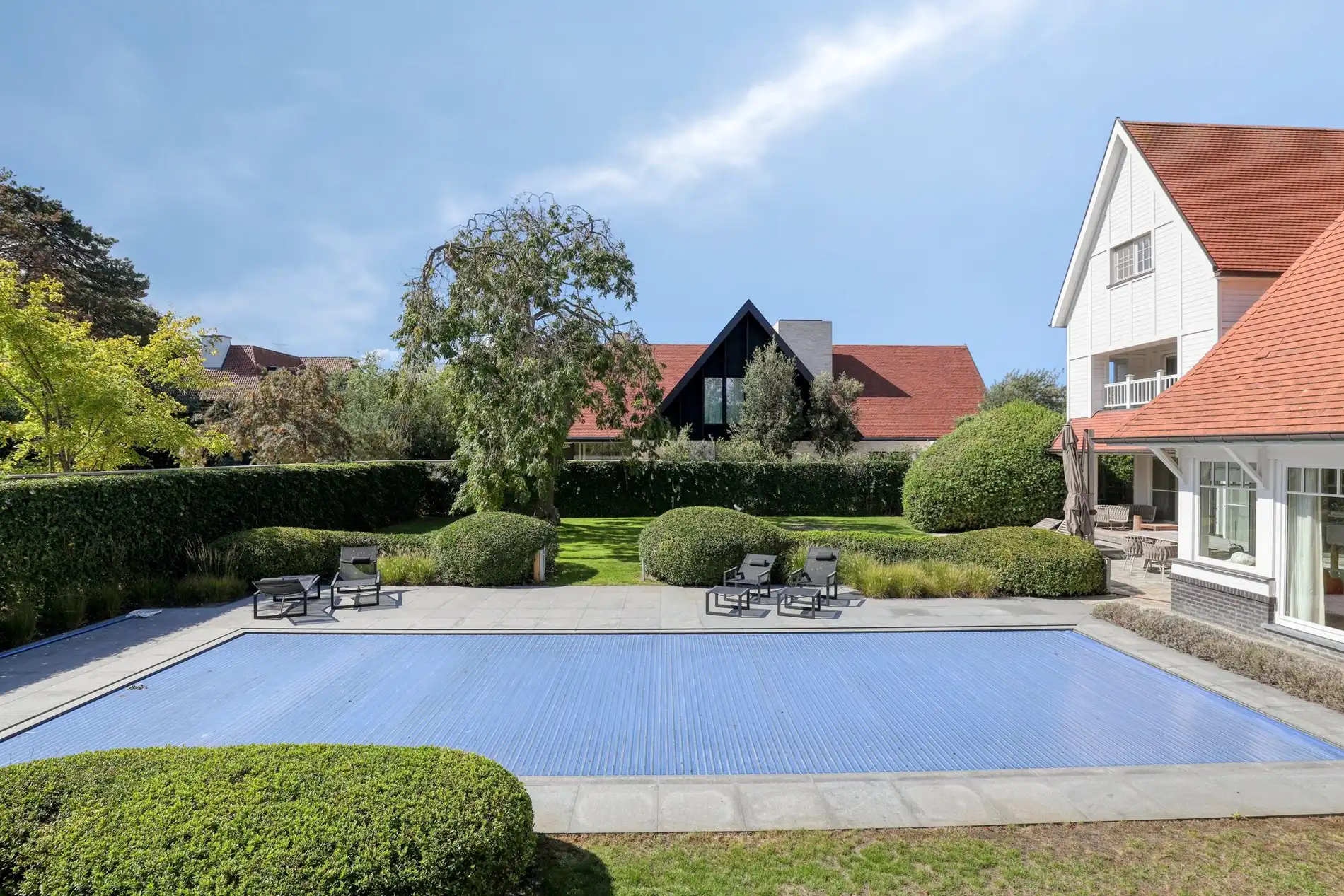 Luxueuze en stijlvolle villa in Engelse Cottage stijl met verwarmd zwembad gelegen in het Zoute. foto 9