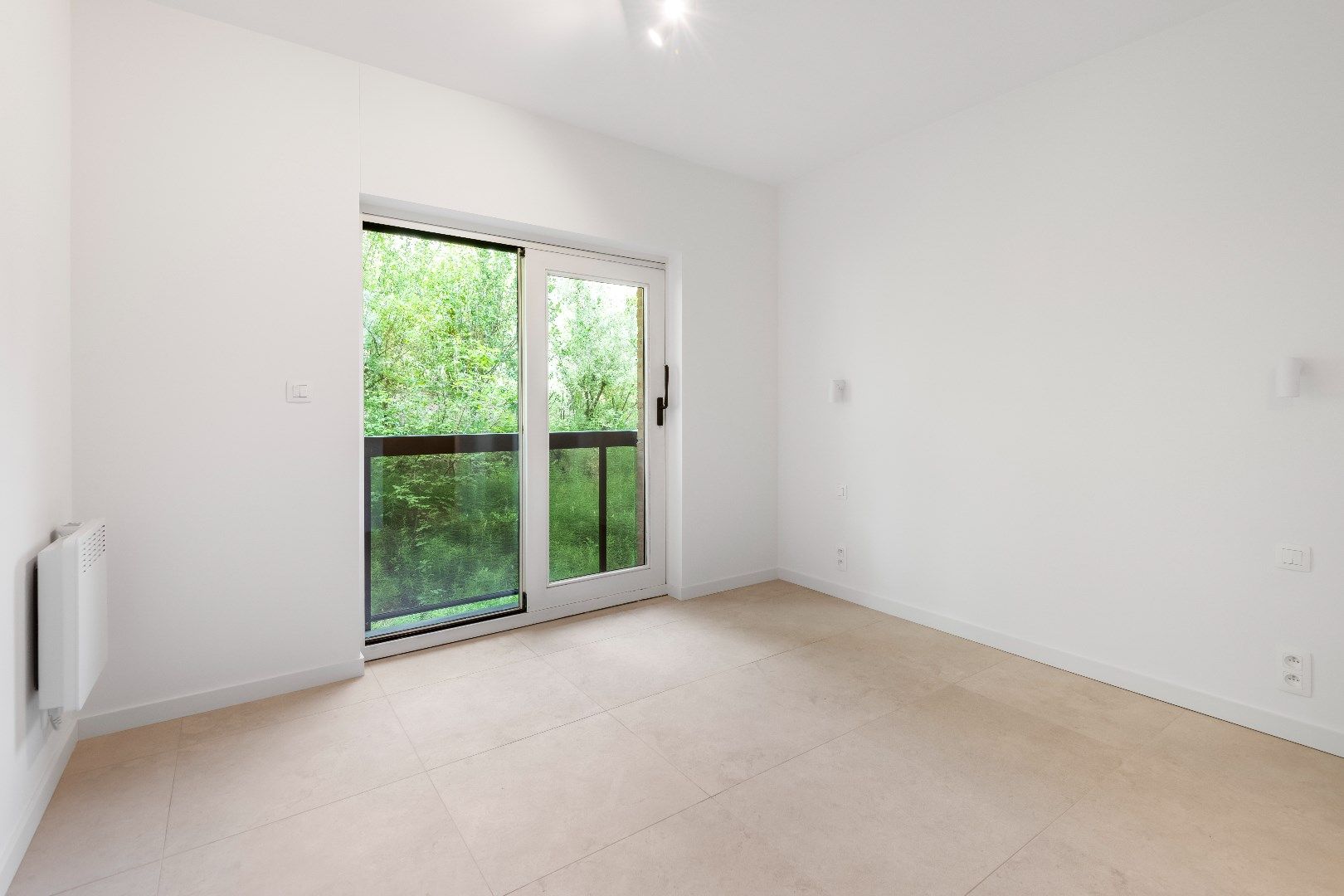 Prachtig gerenoveerd hoekappartement met zuidelijke oriëntatie, te midden van een groene omgeving aan het yzerpark. Parking te koop foto 13