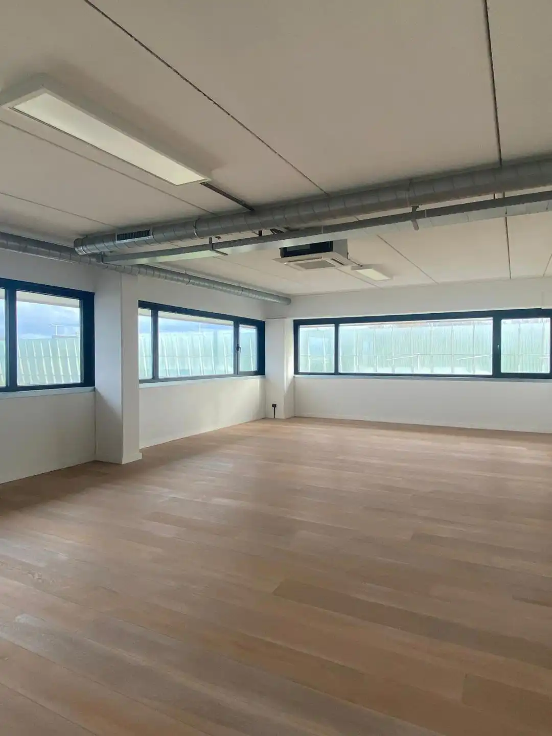 Kantoorruimte van 190 m² op toplocatie Westpoort Zwijndrecht foto 3