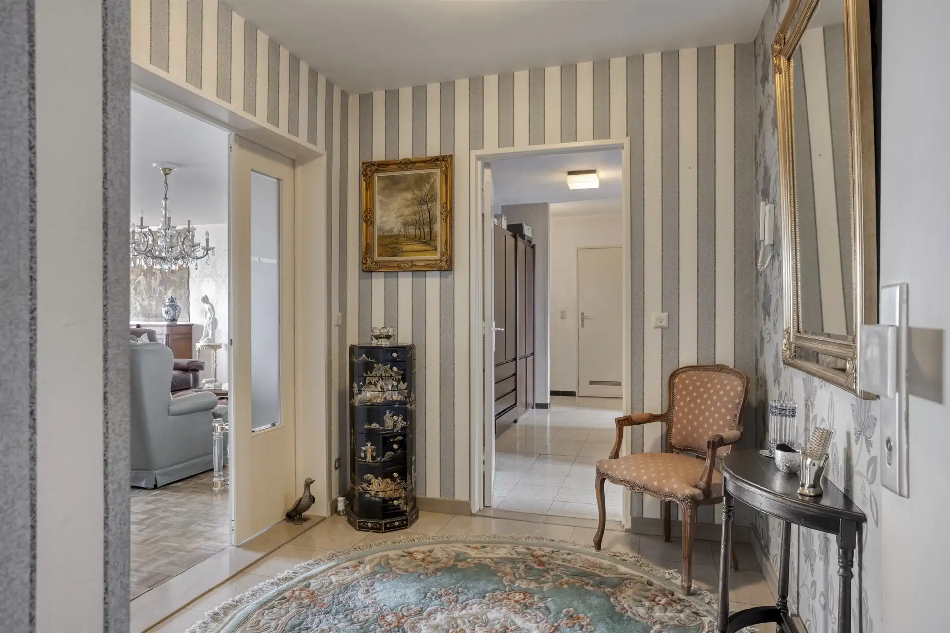 Zeer ruim, zonovergoten appartement met 3 slaapkamers! foto 4