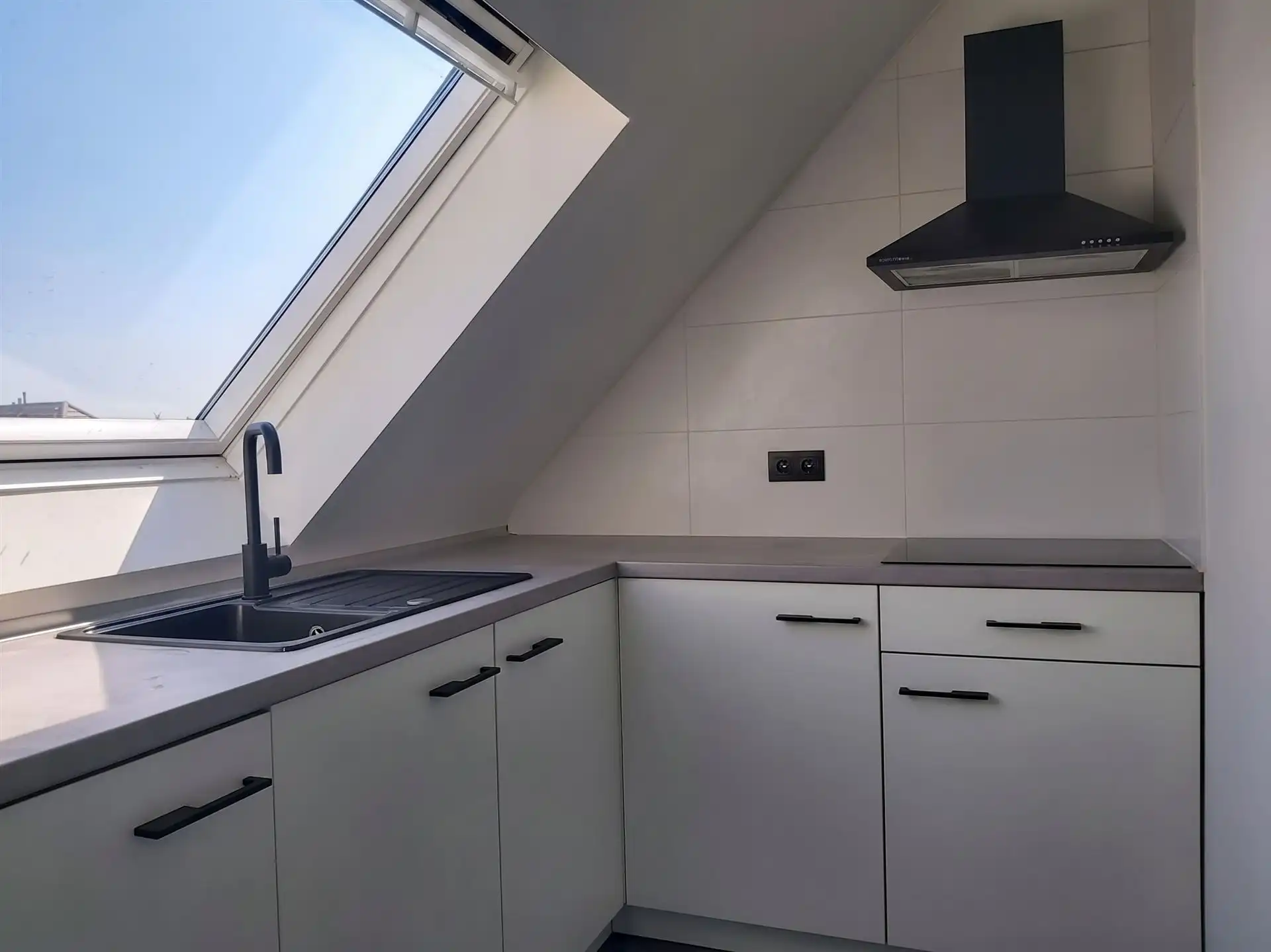 Appartement met 1 slaapkamer, terras en privatieve autostaanplaats in Maasmechelen! foto 5