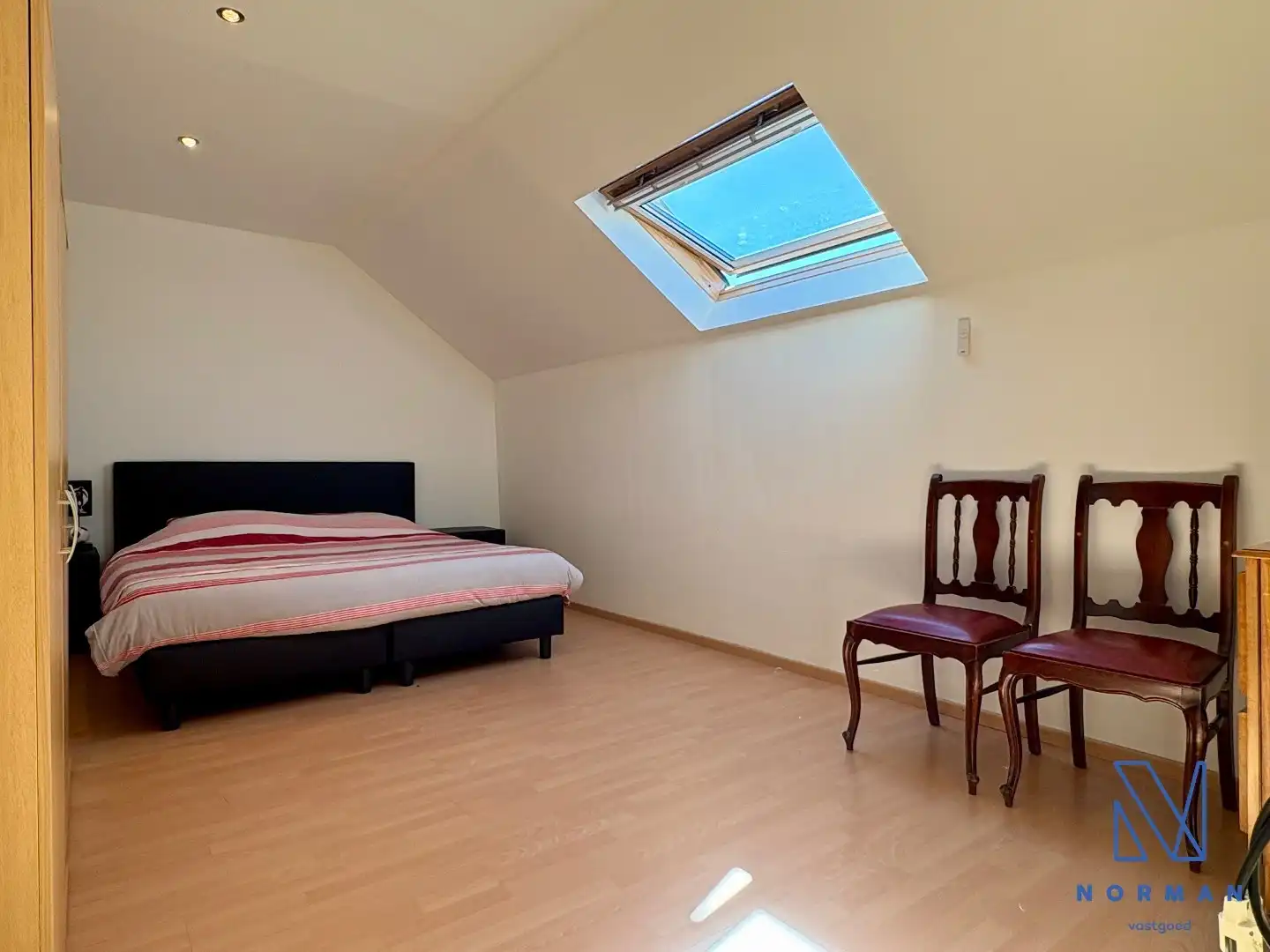 Ruime woning te koop in een doodlopende straat te Hulste – uiterst rustig gelegen met 4 slaapkamers en losstaande garage! foto 15