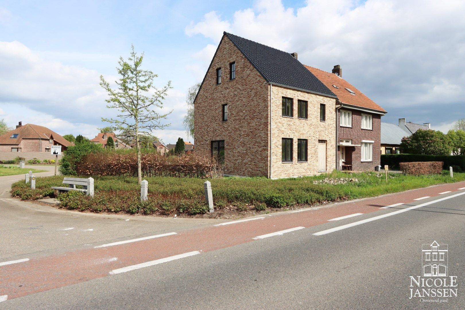 Instapklare nieuwbouwwoning met drie slaapkamers en ruime zolder  foto {{pictureIndex}}