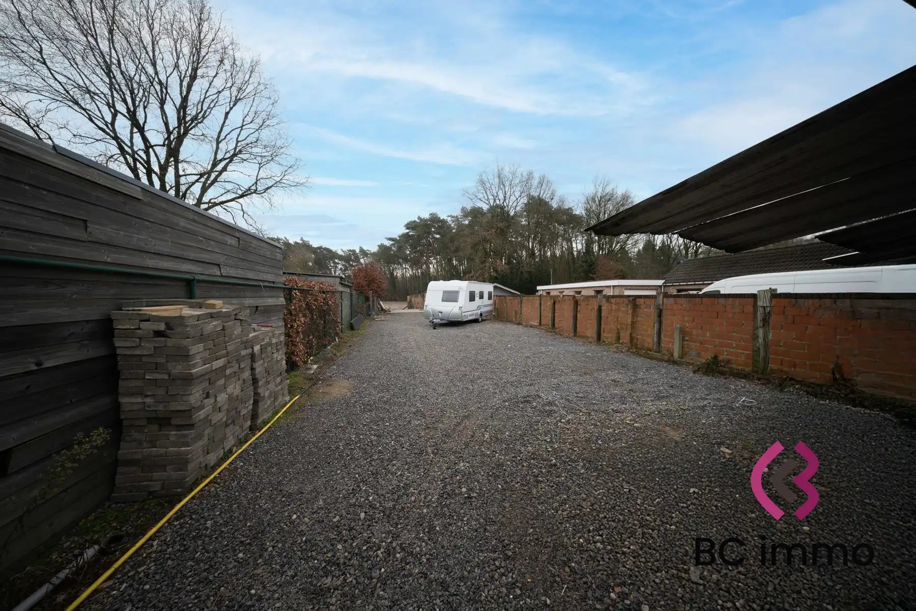 Grote woning met studio, tuin en extra kamers foto 3