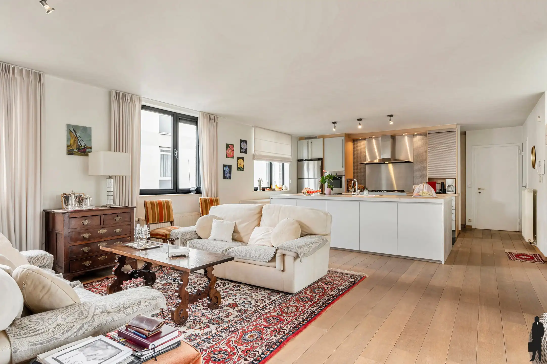 Lichtrijk duplex appartement met uitzonderlijk brede gevel foto 3