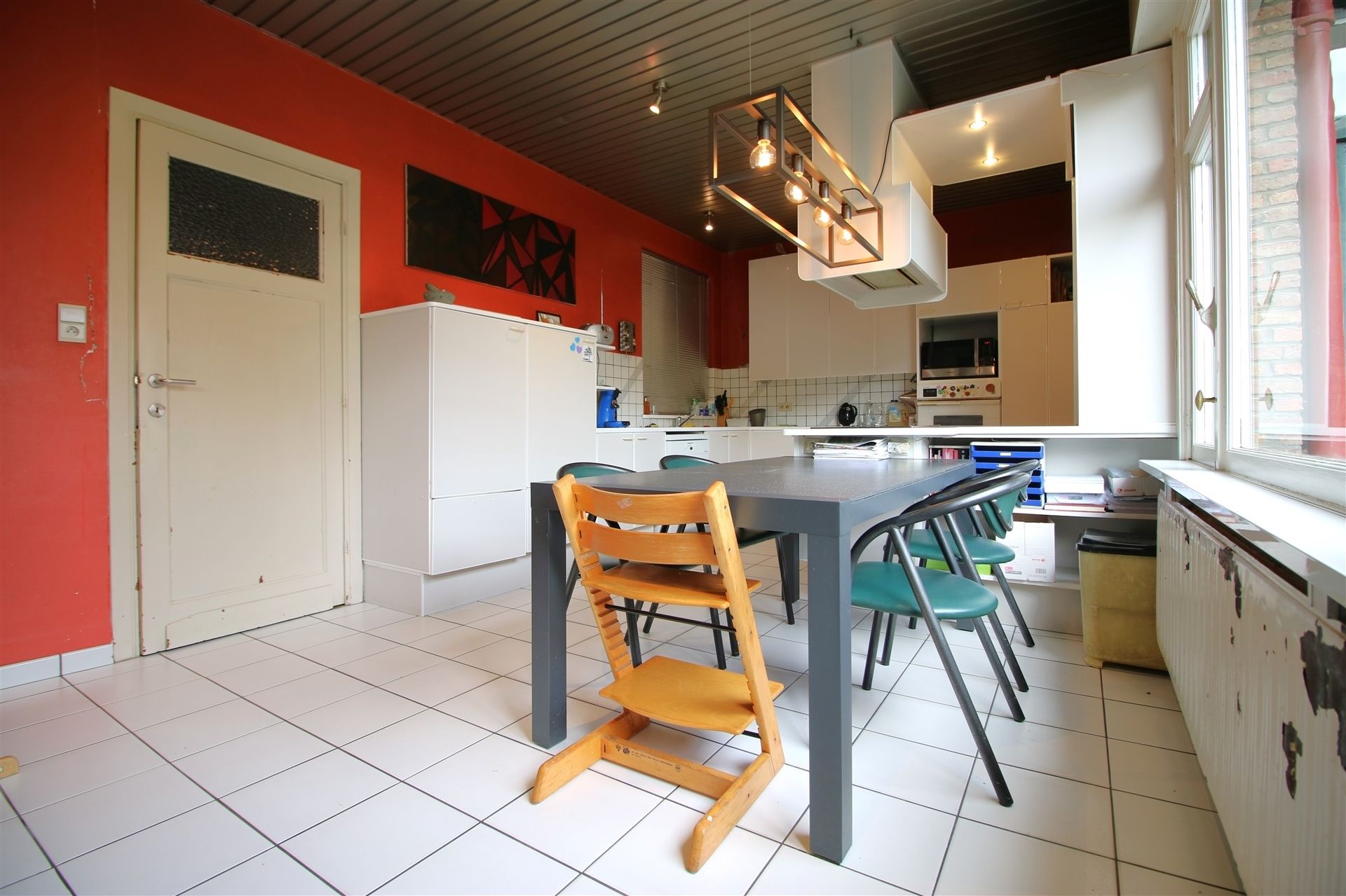 Karakterwoning in dorpshart met 6 slpk foto 9