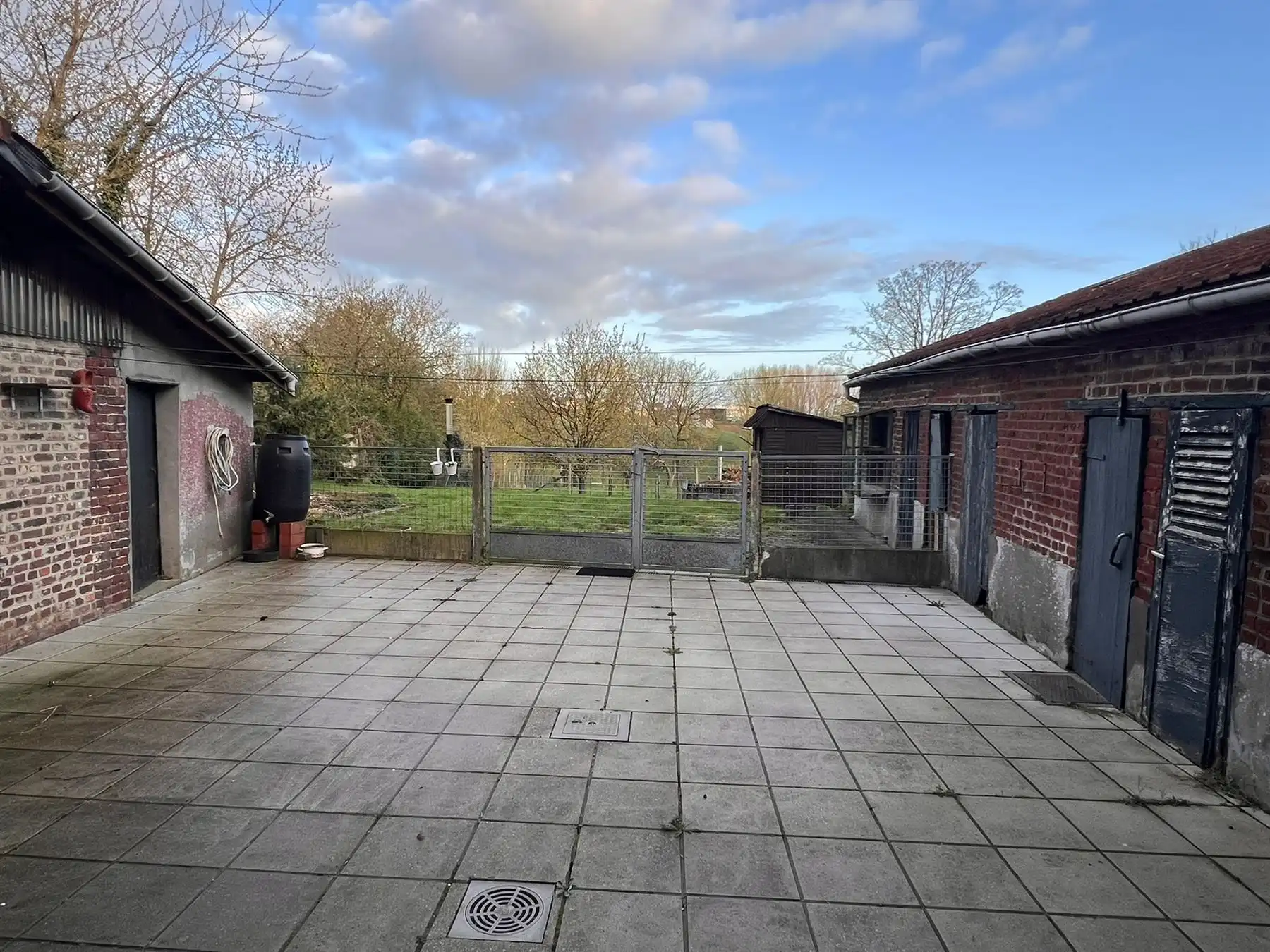 Dorpswoning onder de kerktoren foto 9