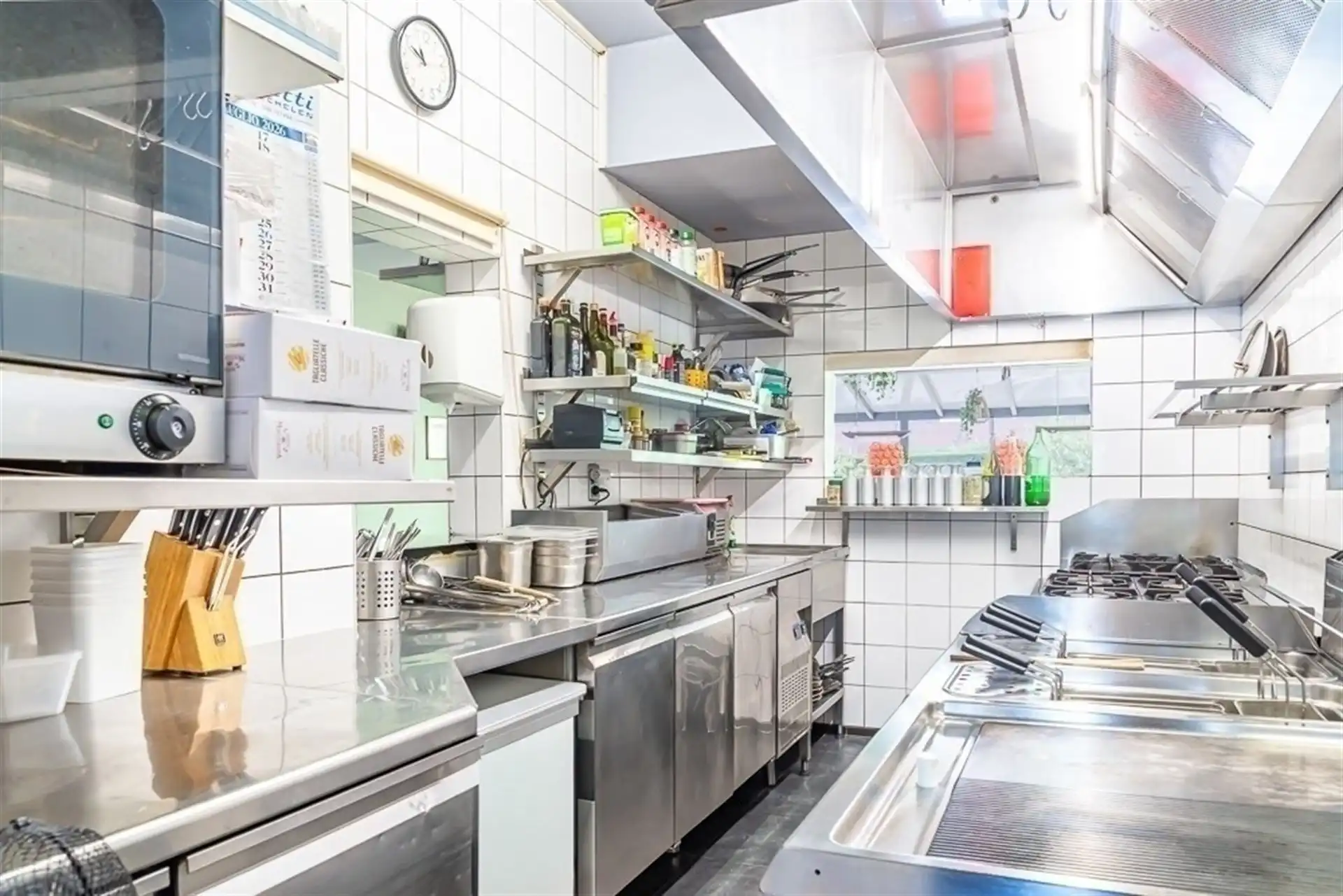 Karakteristiek handelshuis met ruime bovenwoning op toplocatie nabij Maasmechelen foto 21