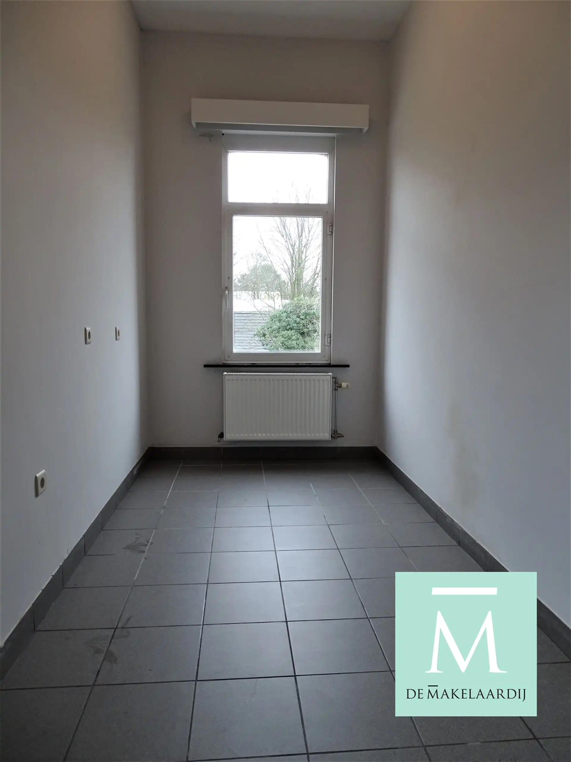 Ruim appartement in karaktervol herenhuis foto 9