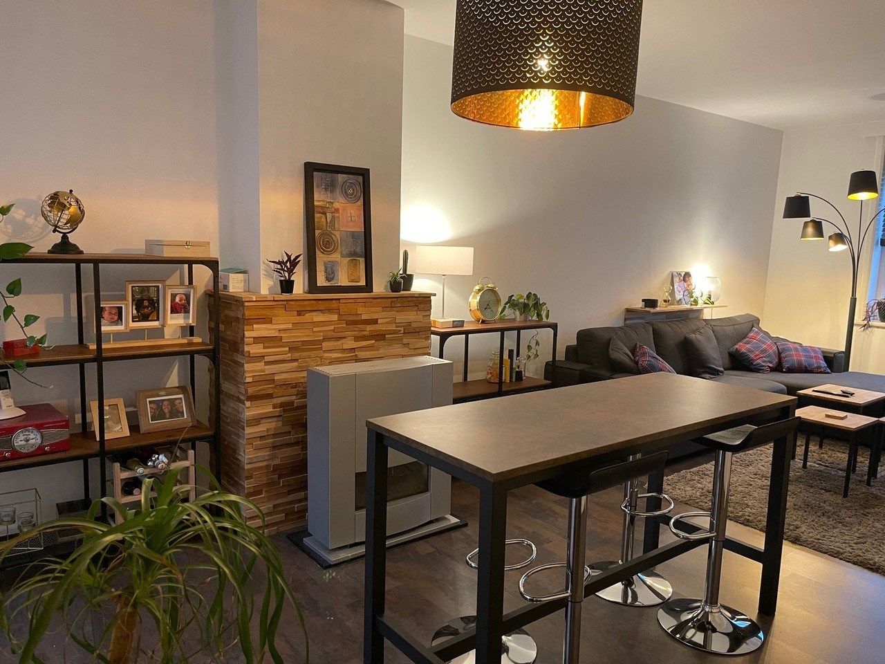 GERENOVEERDE EN INSTAPKLARE RIJWONING MET 3 SLAAPKAMERS EN TUIN foto 4