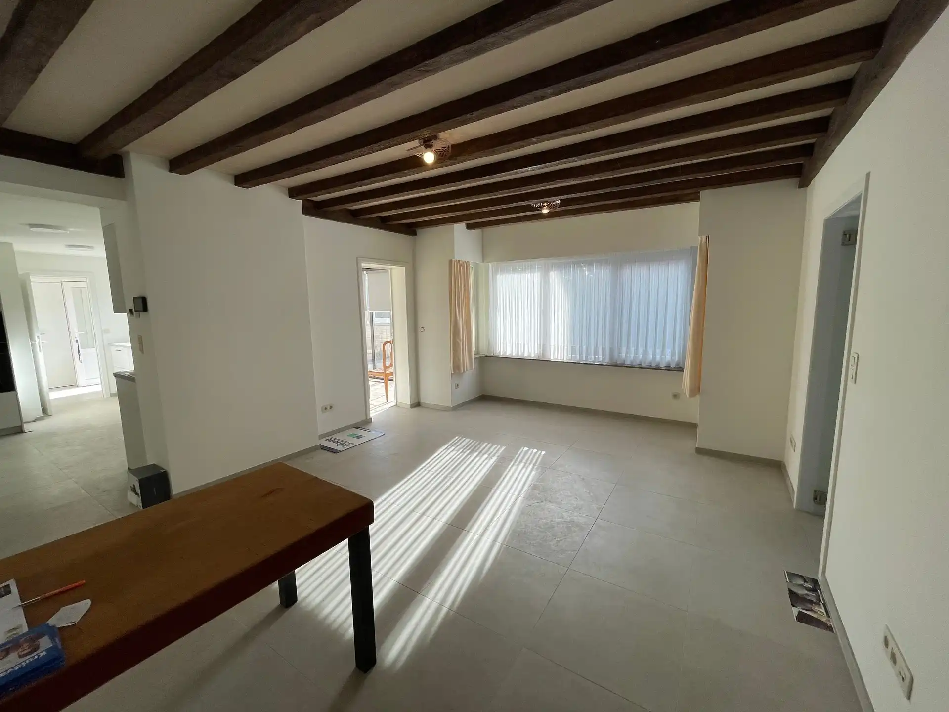 Gunstig gelegen totaal gerenoveerde woning met ruim magazijn. foto 4