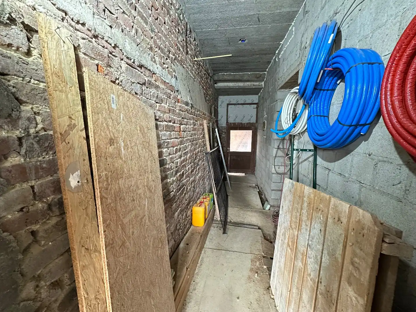 Unieke woning met enorm potentieel op perceel van 96 Are foto 16