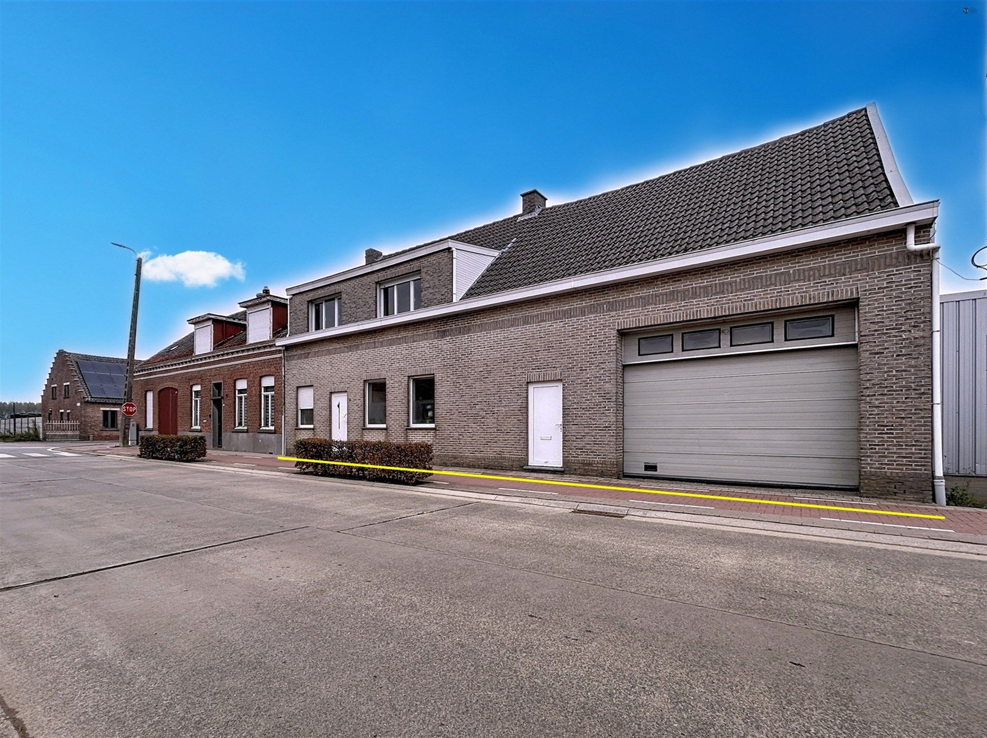 Hoofdfoto van de publicatie: Instapklare gezinswoning met 3 slp en magazijn/garage (140m²)