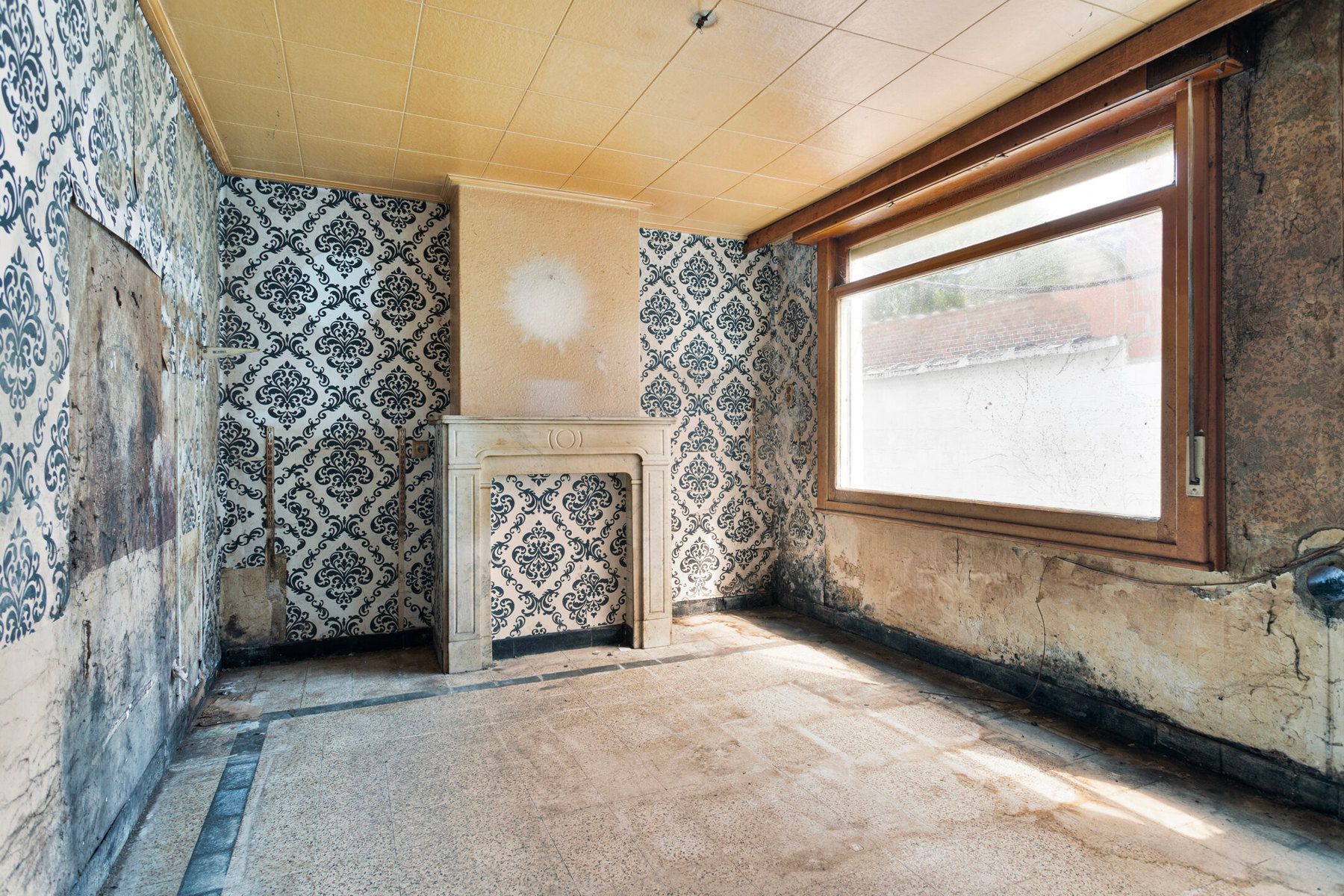 Te renoveren woning met zeer grote garage ! foto 8