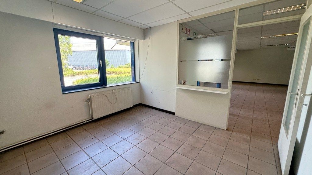 Magazijn met kantoren te Kontich foto 7
