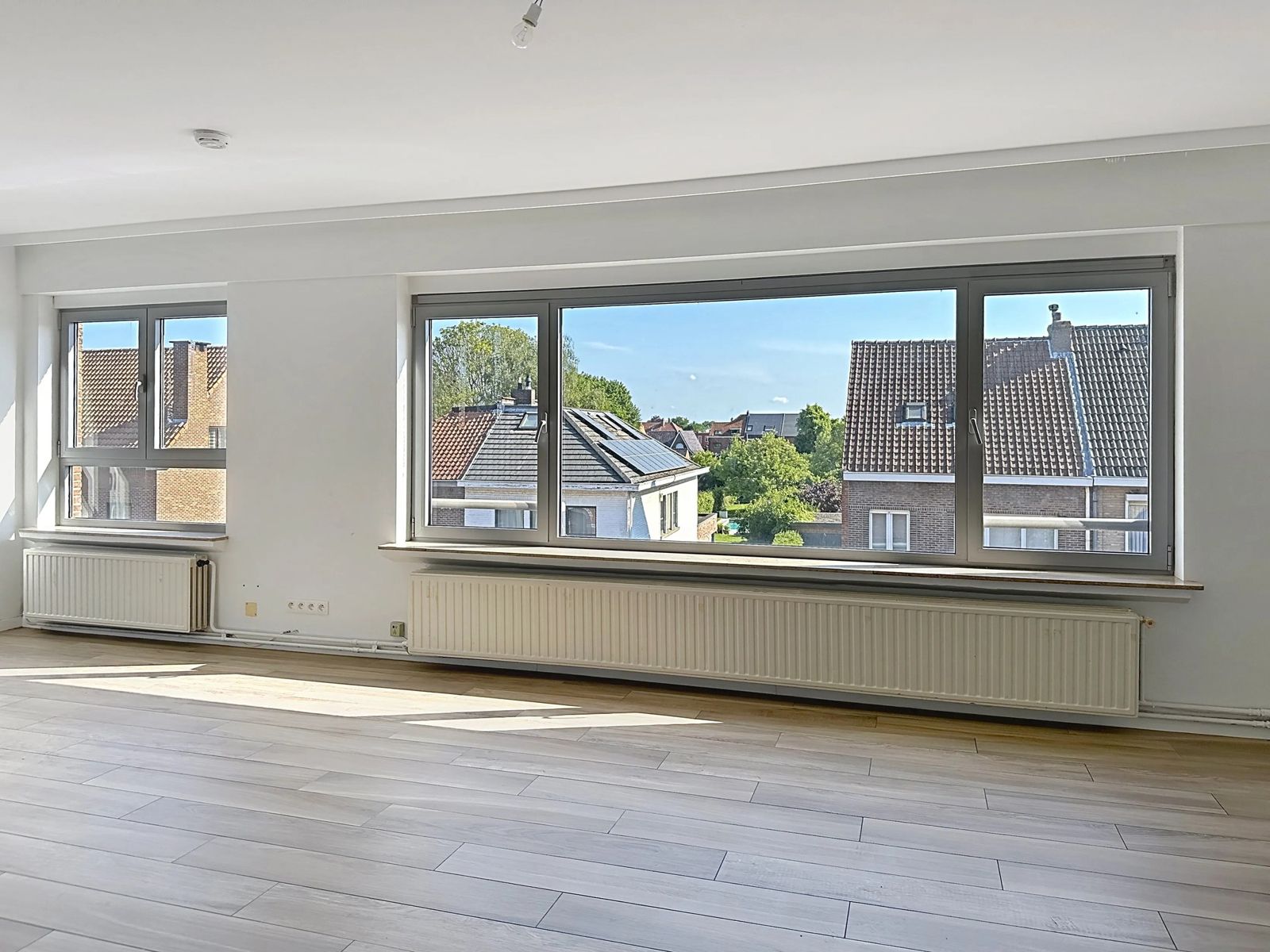 Opbrengstappartement met 3 slaapkamers in hartje Aartselaar – Reeds verhuurd aan € 1.175/maand foto 6