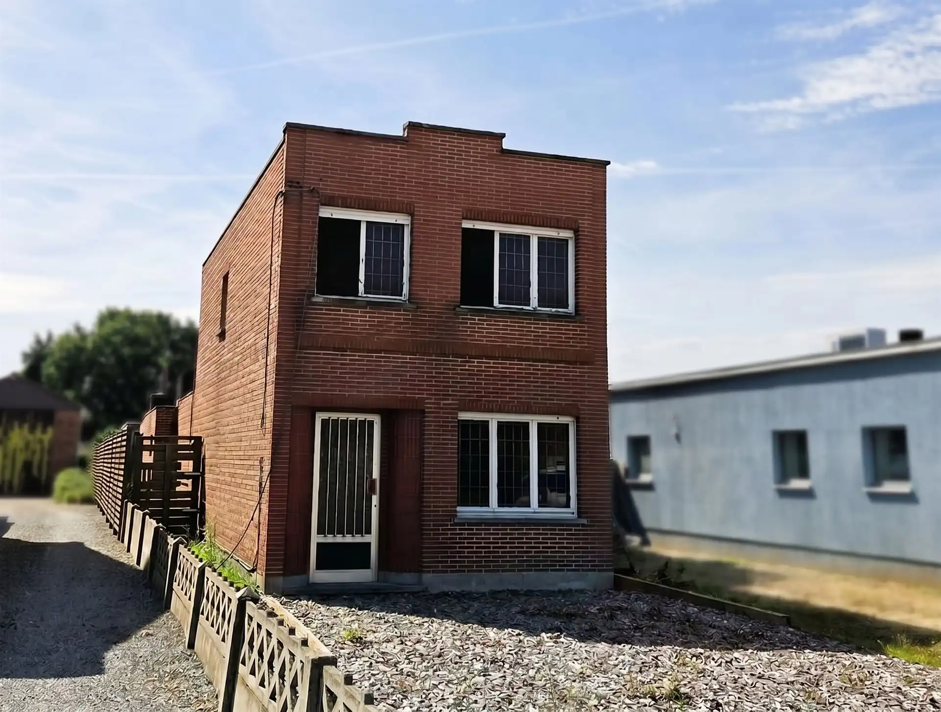 Hoofdfoto van de publicatie: Te renoveren woning, rustig gelegen op een zuidgericht perceel van 581m²