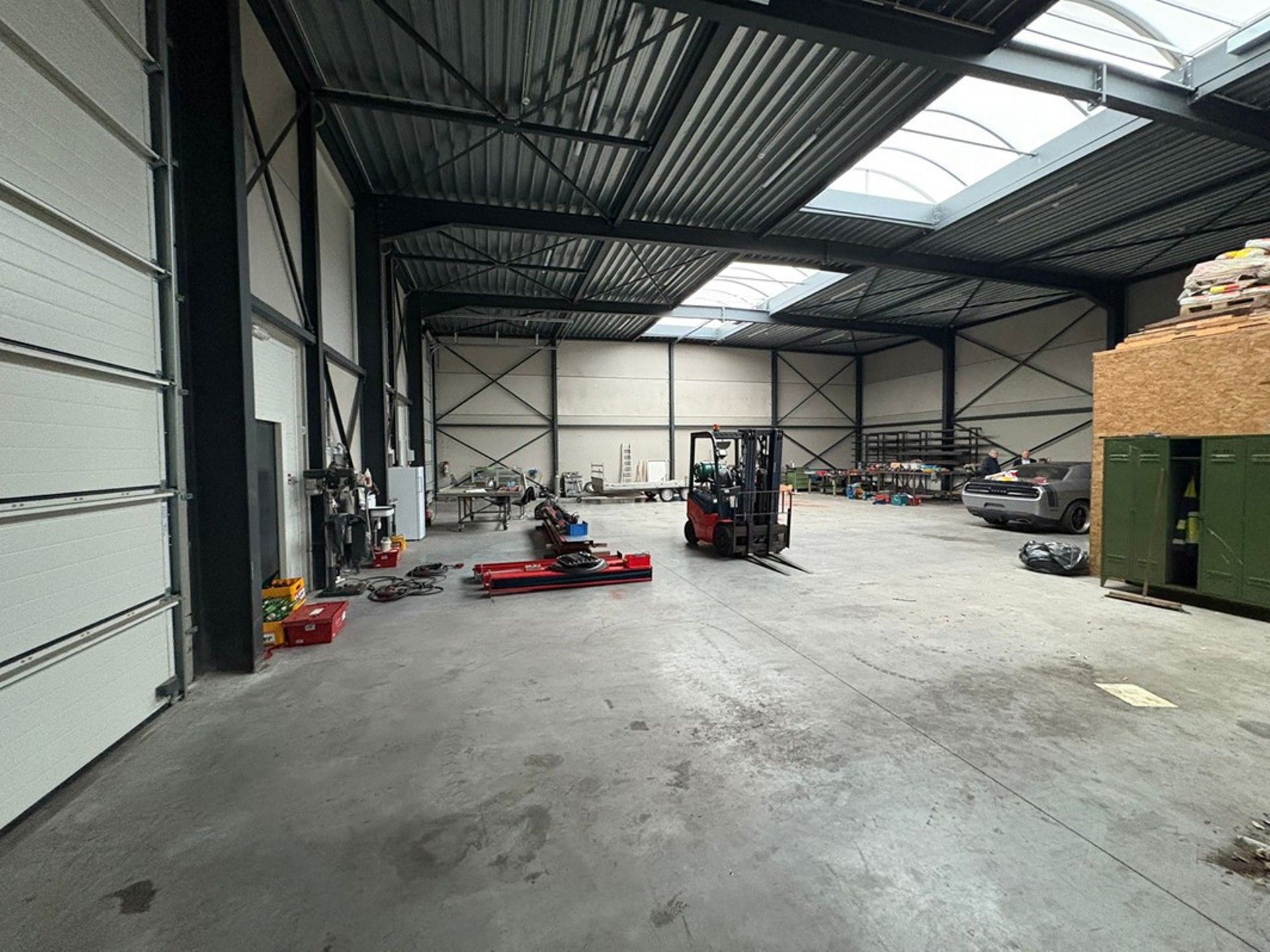 Moderne KMO unit (430m²) te huur. foto 8