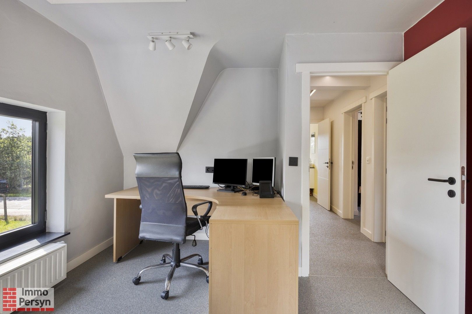Instapklare en volledig gerenoveerde woning met 3 slpk en garage foto 24