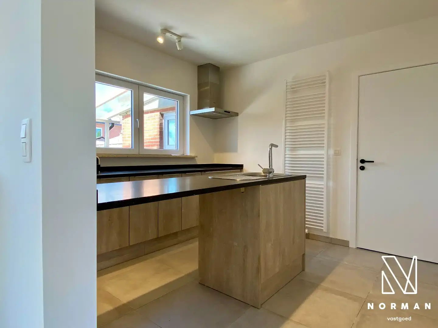 Gerenoveerde woning in Hulste met 3 slaapkamers, ruimte tuin met terras en EPC label A foto 3