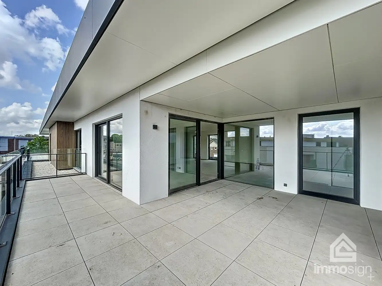 Instapklaar penthouse met 2 slaapkamers, ruim terras, 2 parkeerplaatsen en berging te Kinrooi foto 11